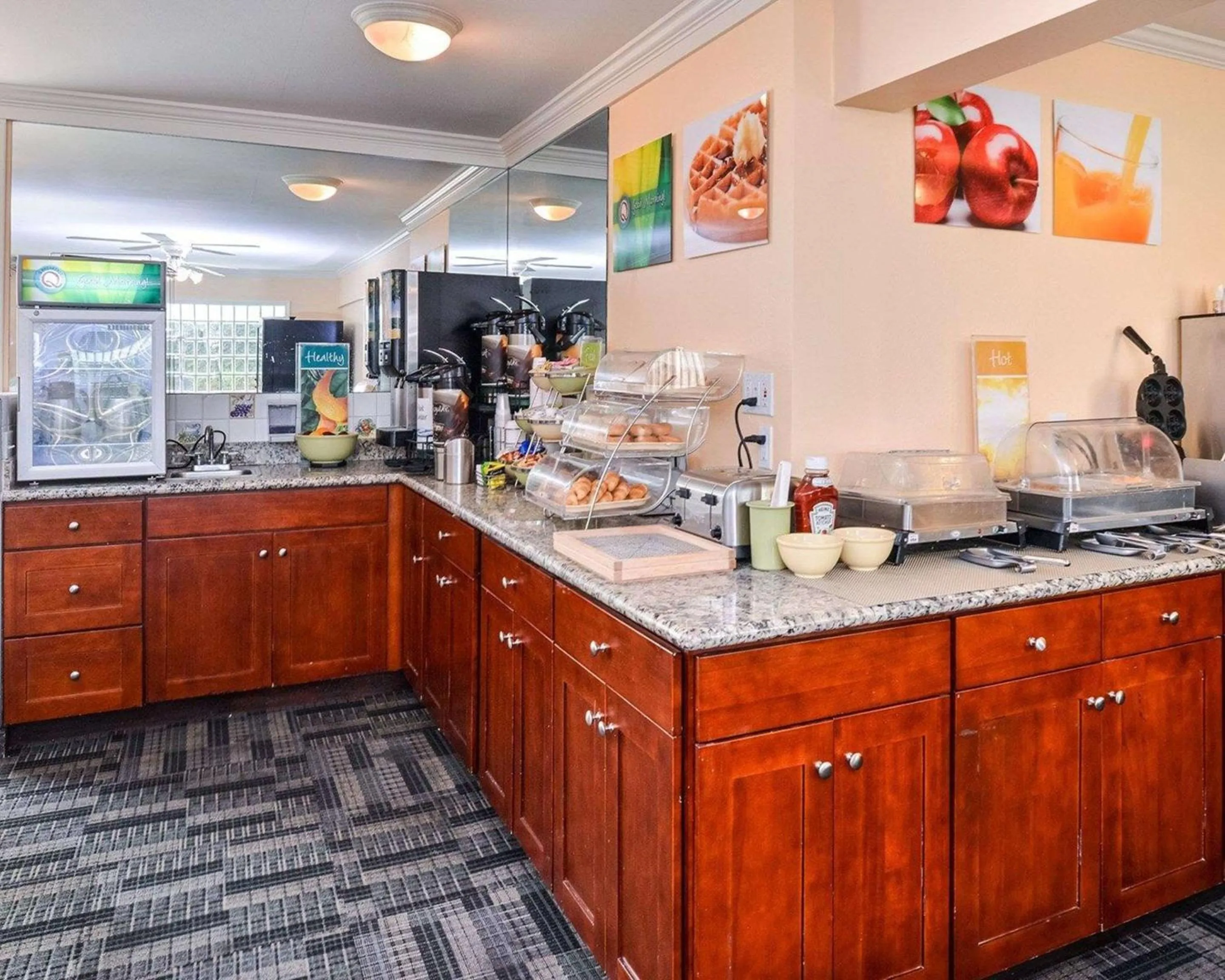 Restaurant/places to eat in Quality Inn Hotel, Kent - Seattle