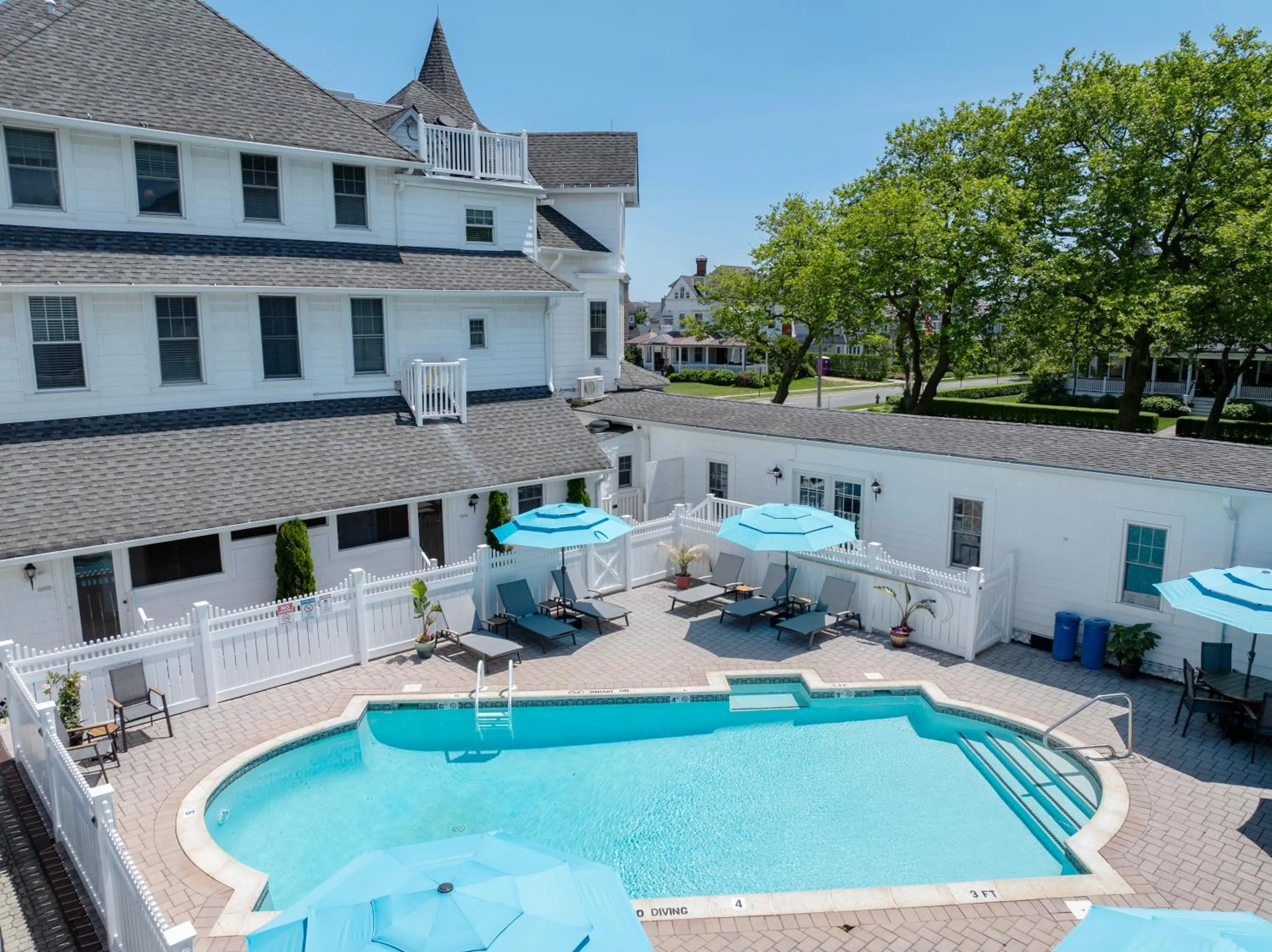 Swimming pool in The Hewitt Wellington Hotel