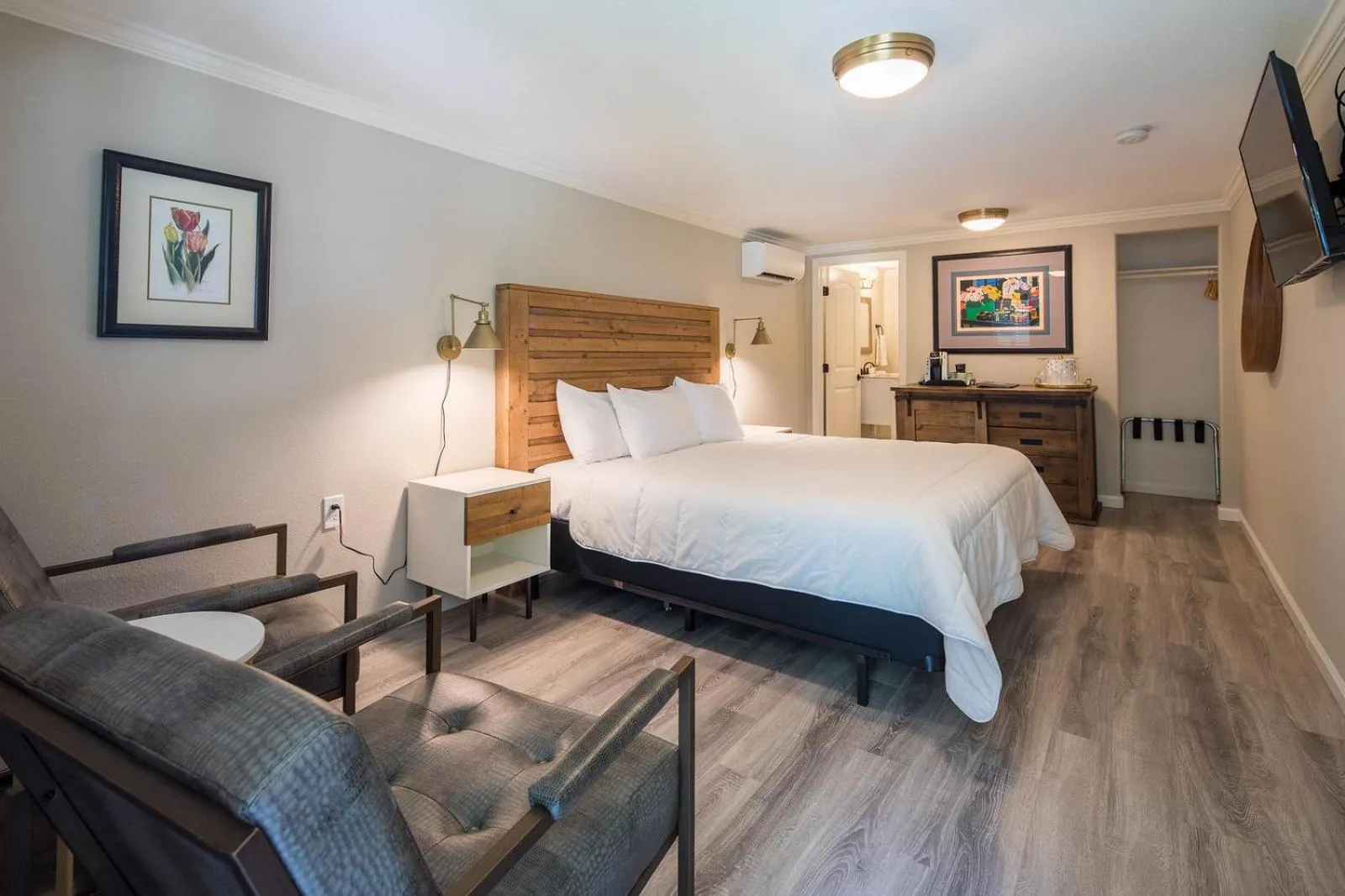 Bed in Cottages On River Road