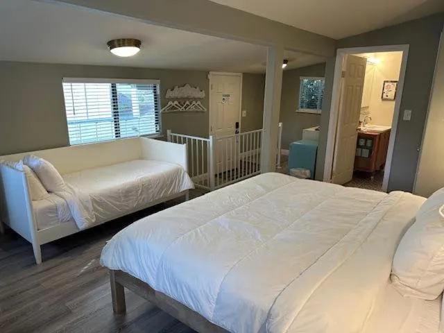 Bed in Cottages On River Road