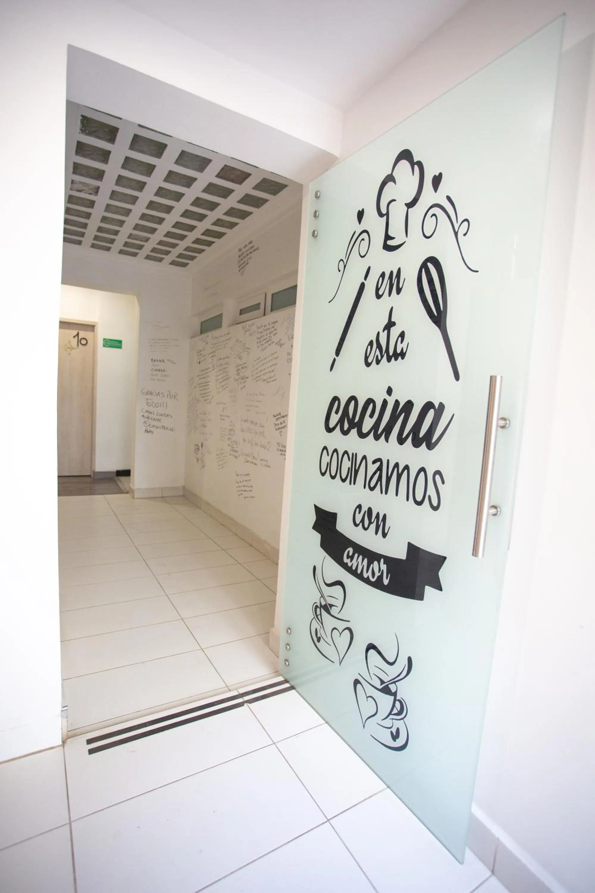 Kitchen or kitchenette in Medellín Vibes Hostel