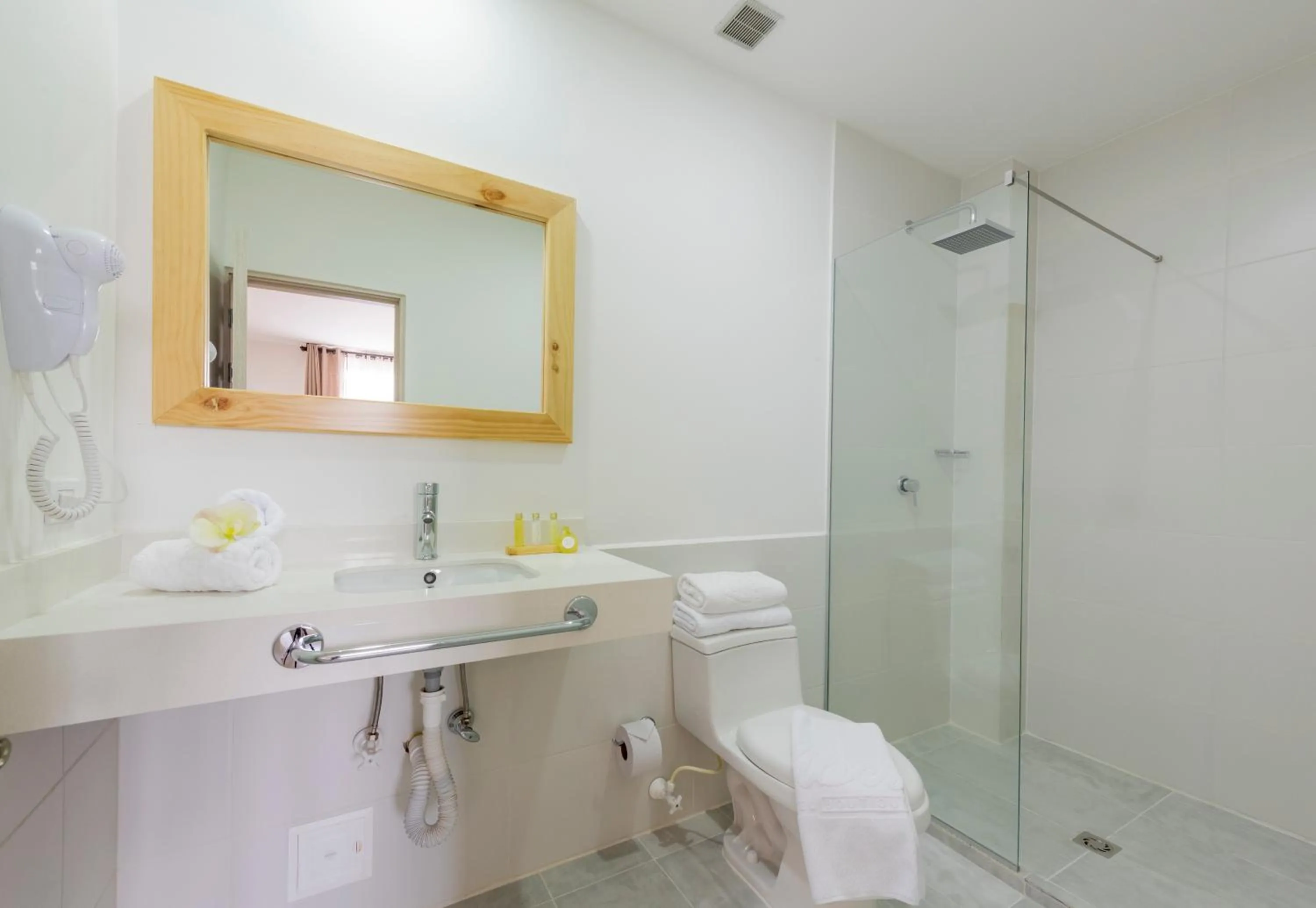 Shower in Medellín Vibes Hostel