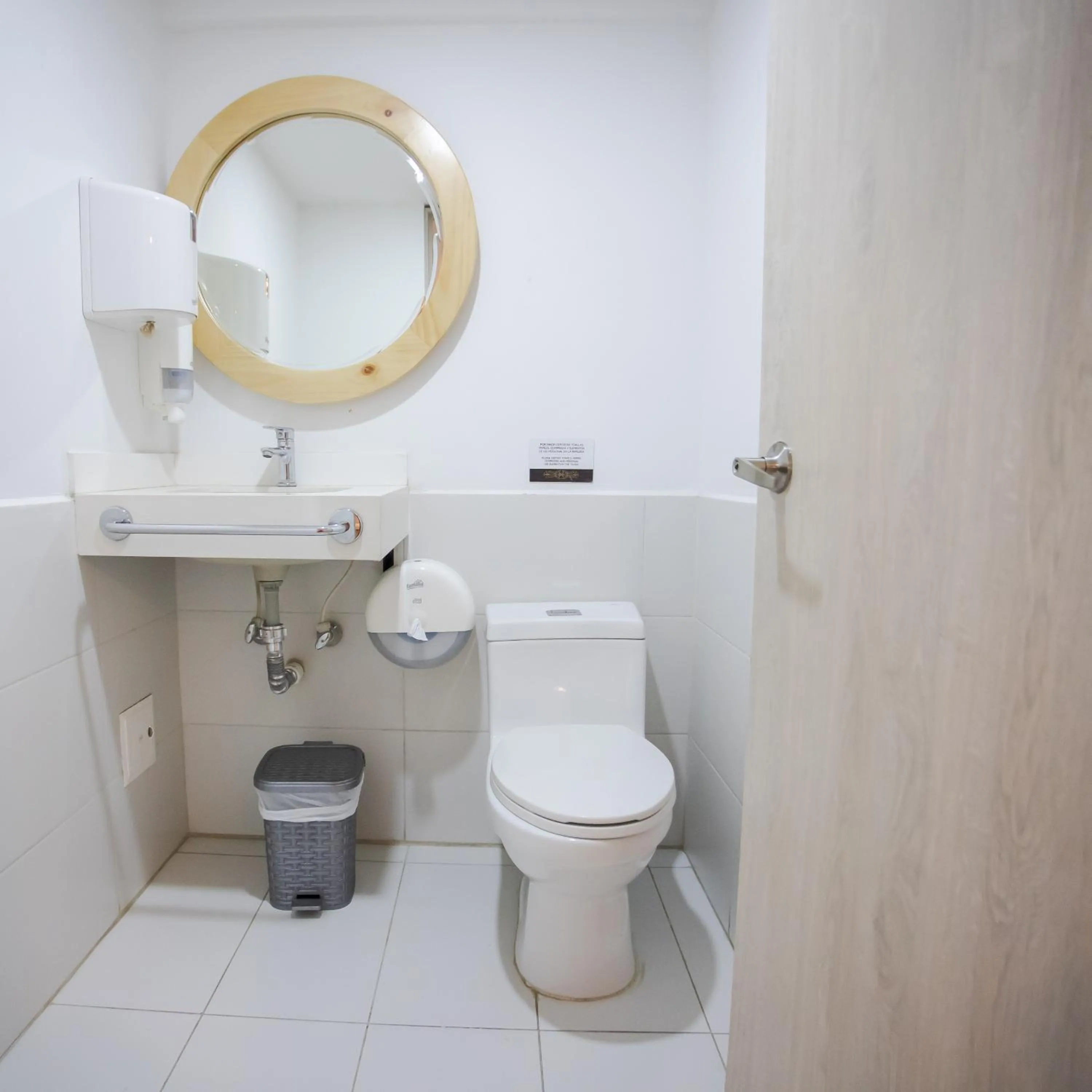 Toilet in Medellín Vibes Hostel