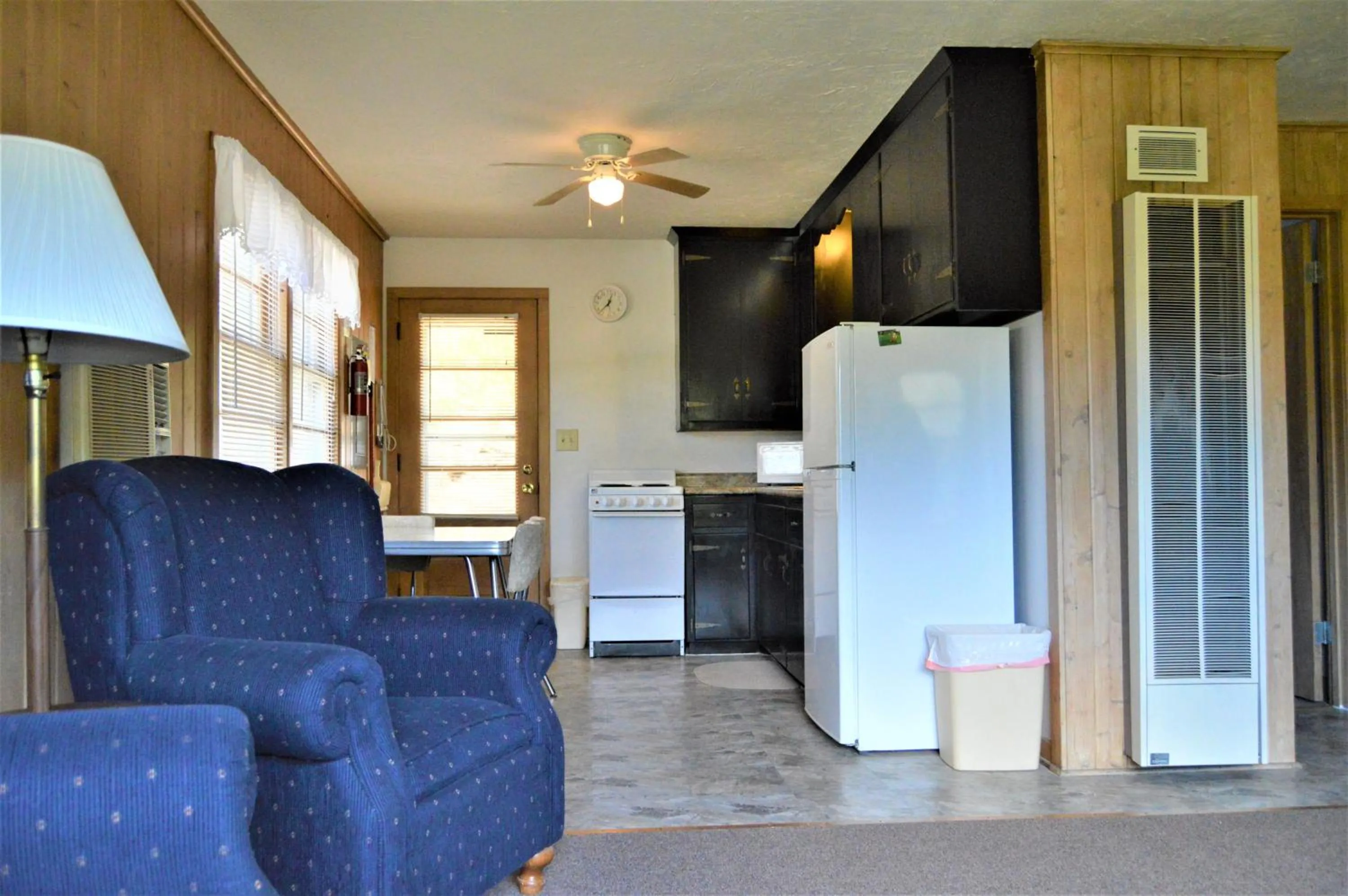 Kitchen or kitchenette in Baileys Sunset Cottages