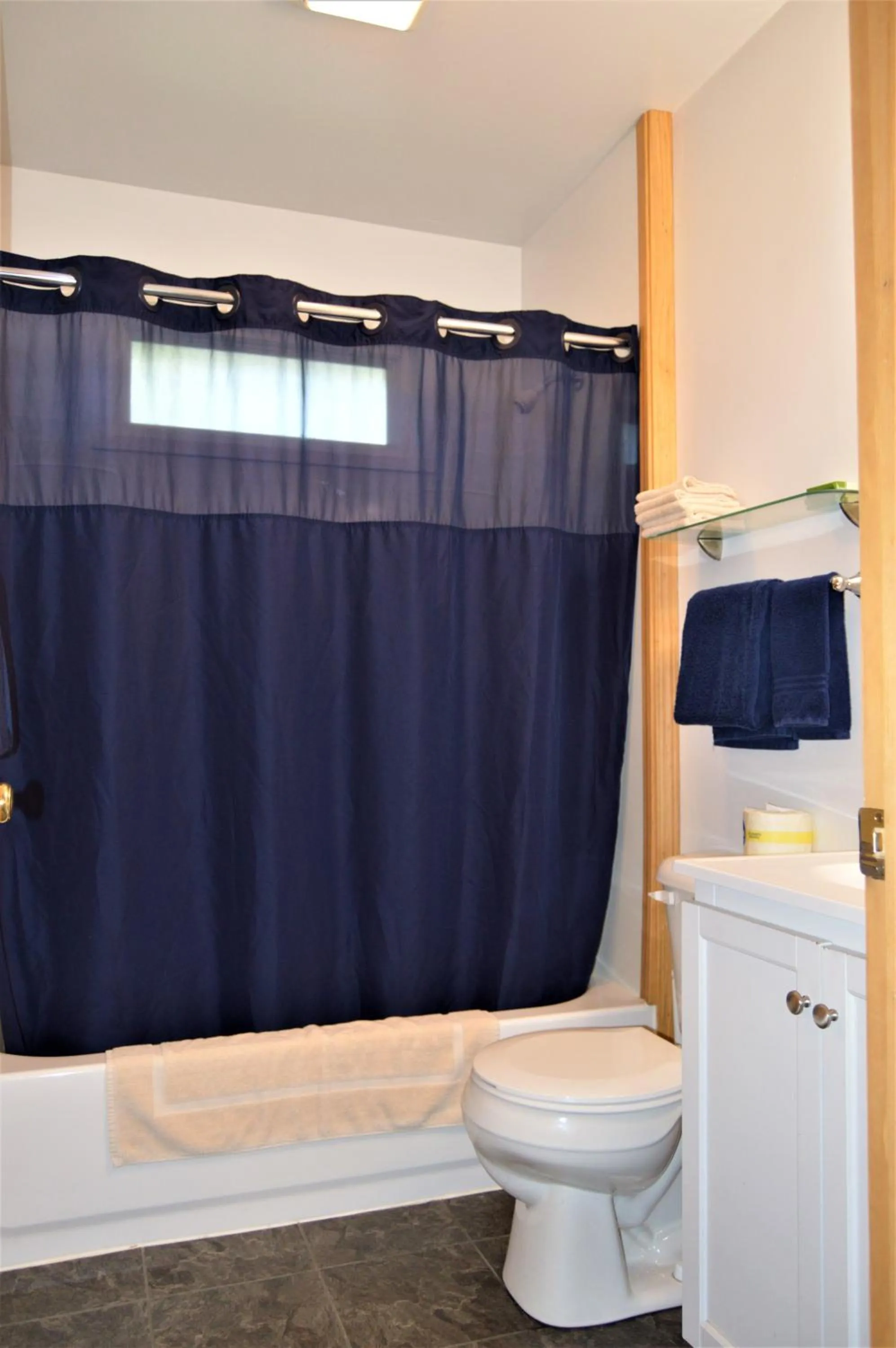 Bathroom in Baileys Sunset Cottages