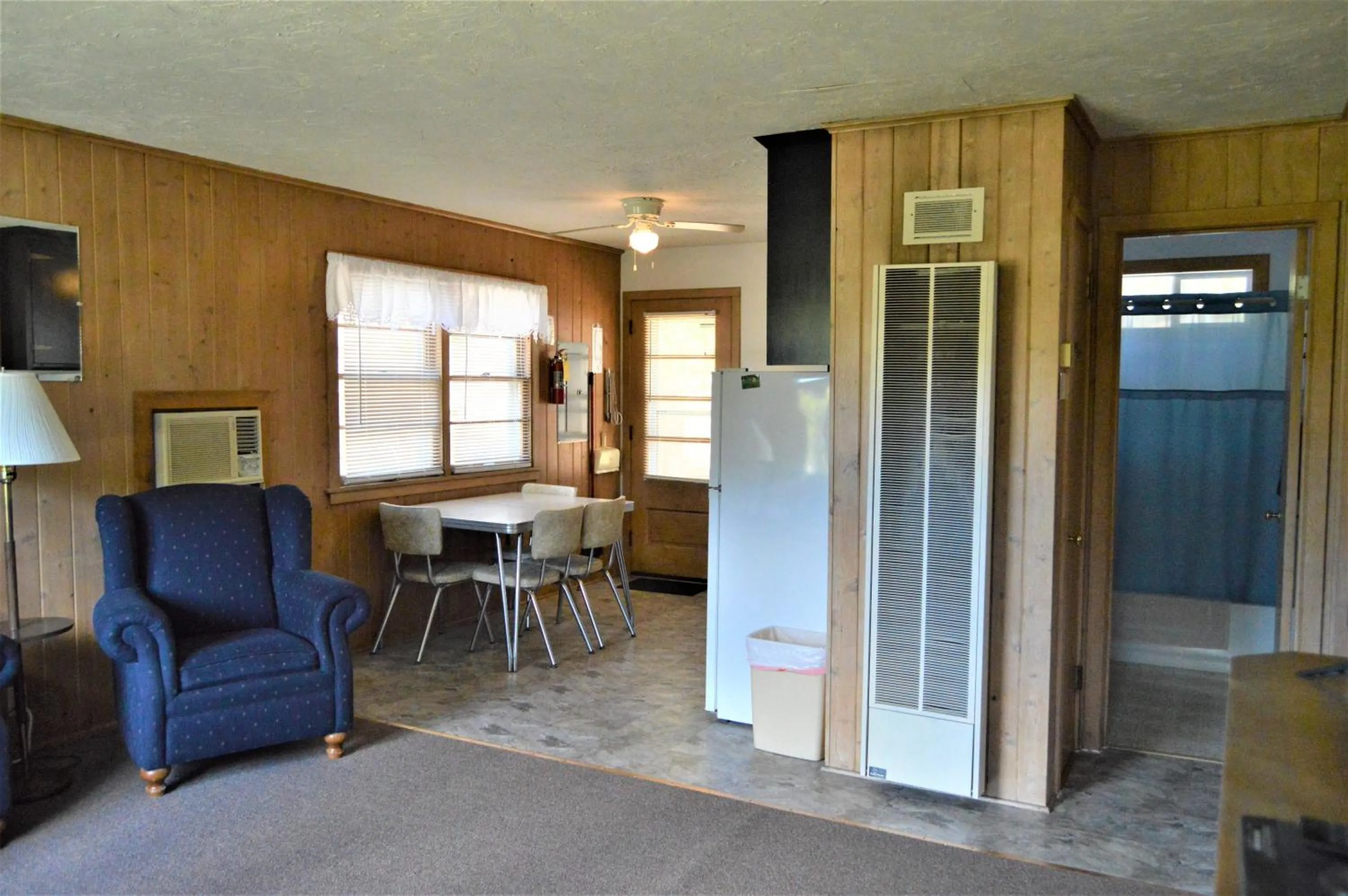 Dining area in Baileys Sunset Cottages