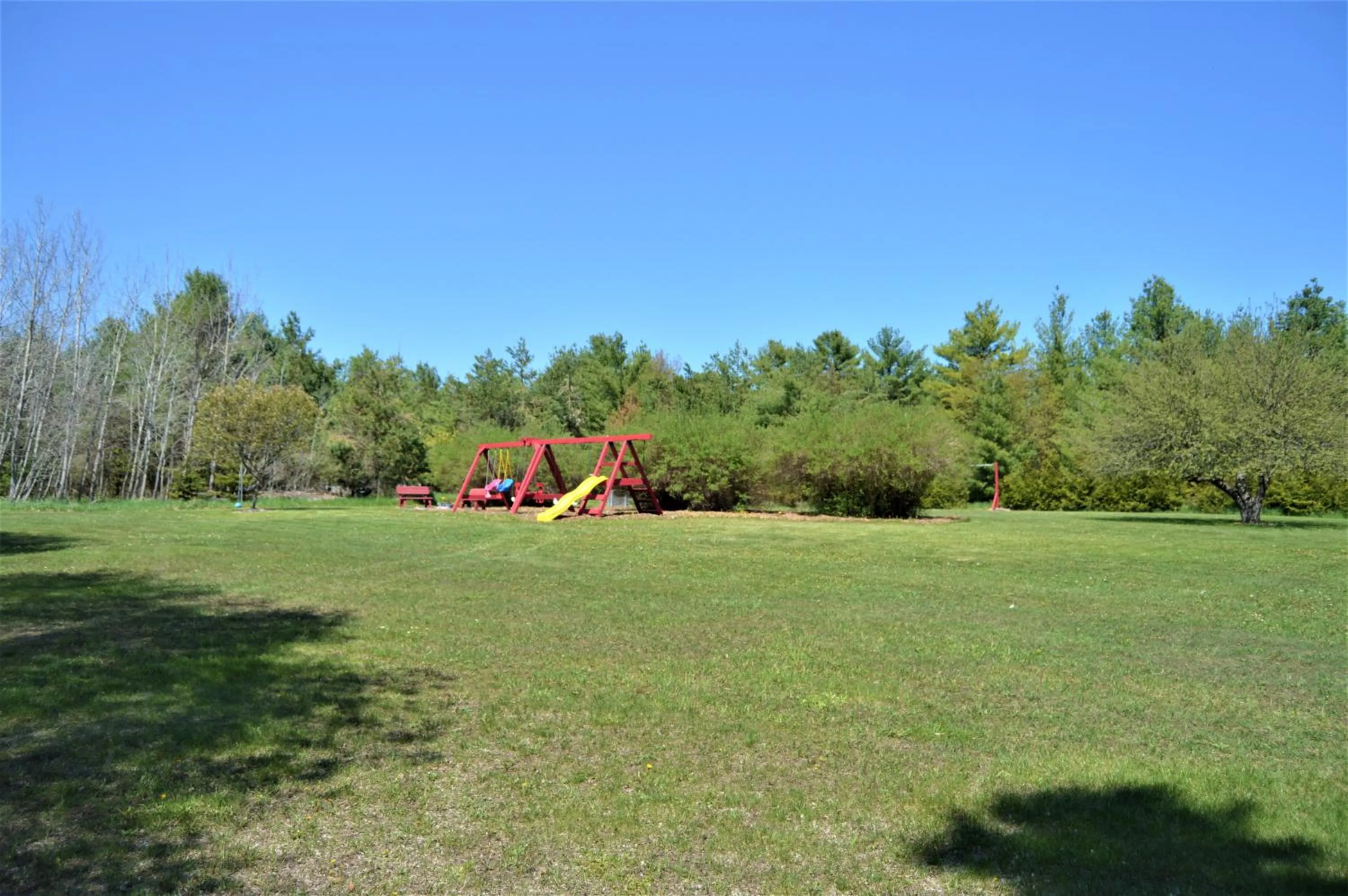Children play ground in Baileys Sunset Cottages