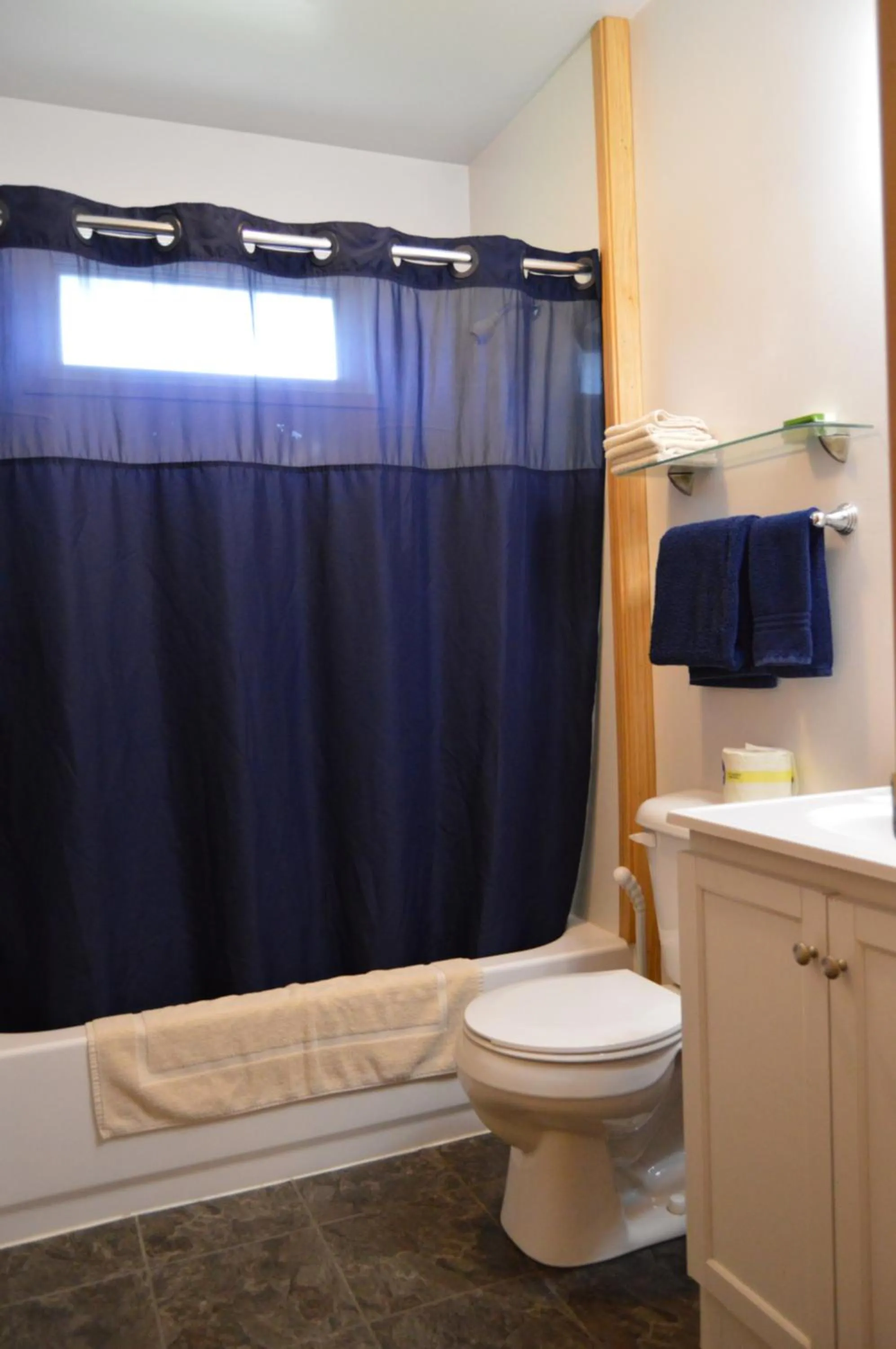 Bathroom in Baileys Sunset Cottages