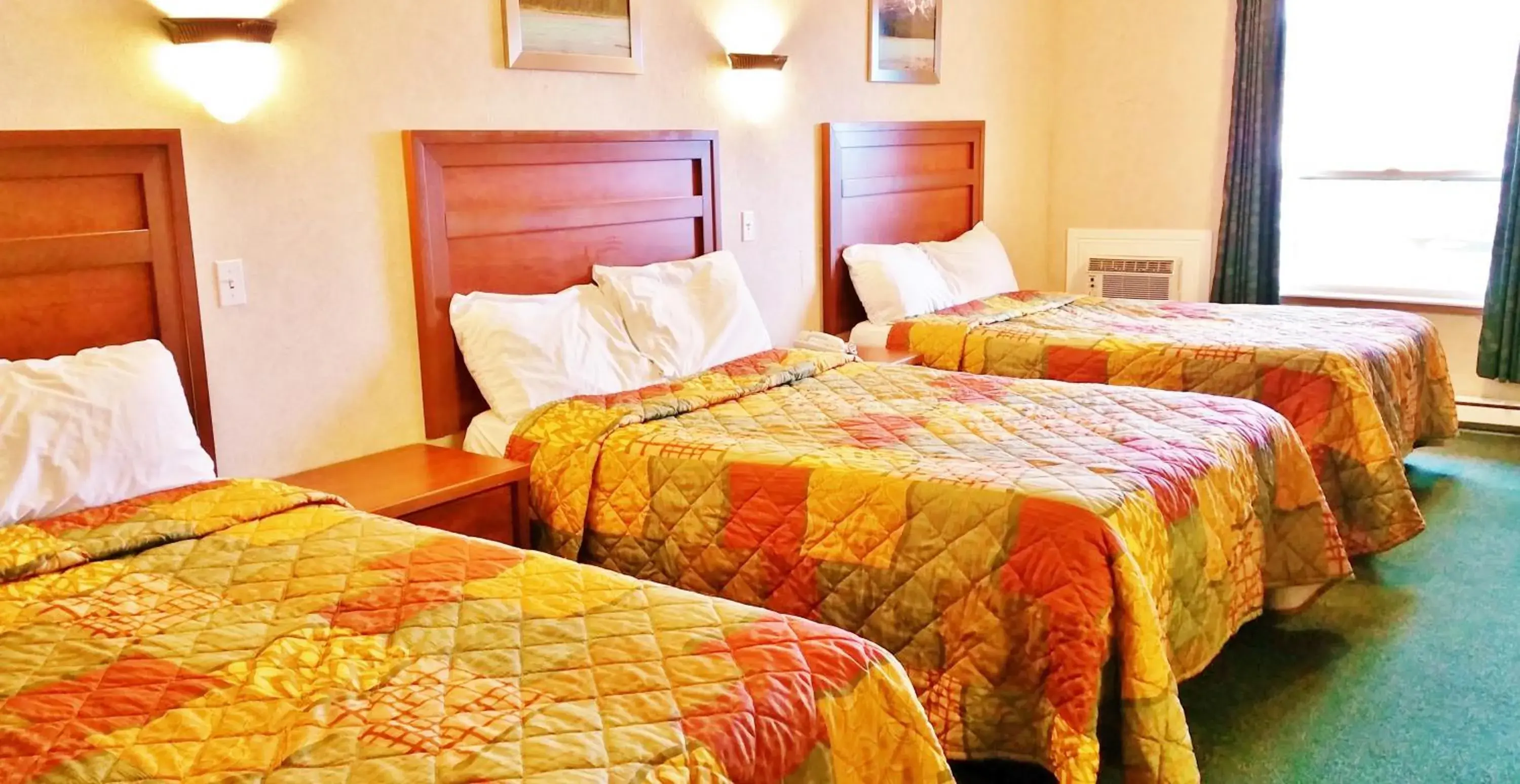 Bed in Alpine Motel Bed in Alpine Motel