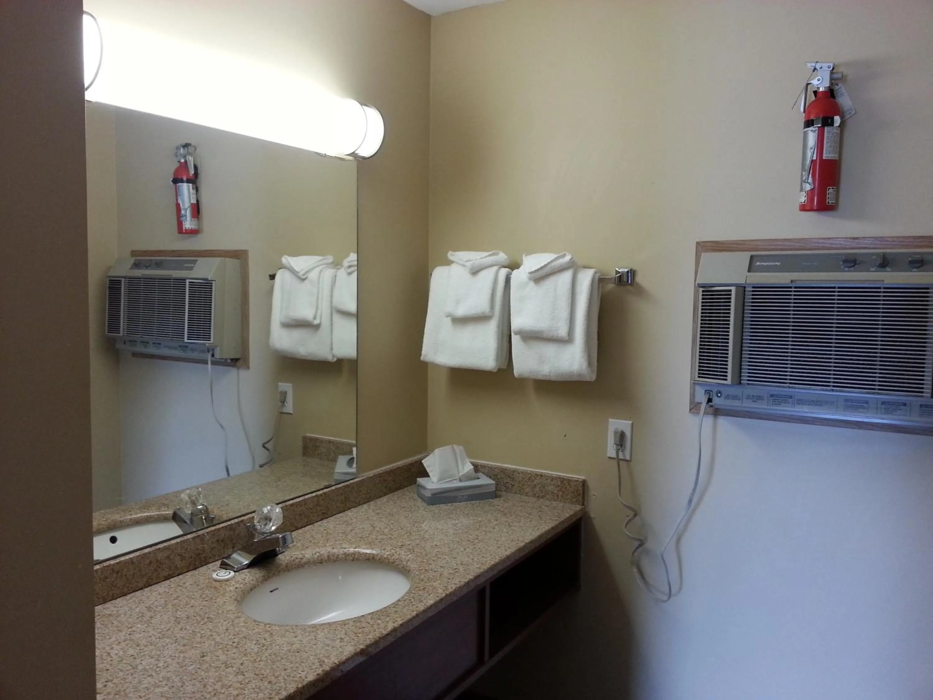 Bathroom in Alpine Motel