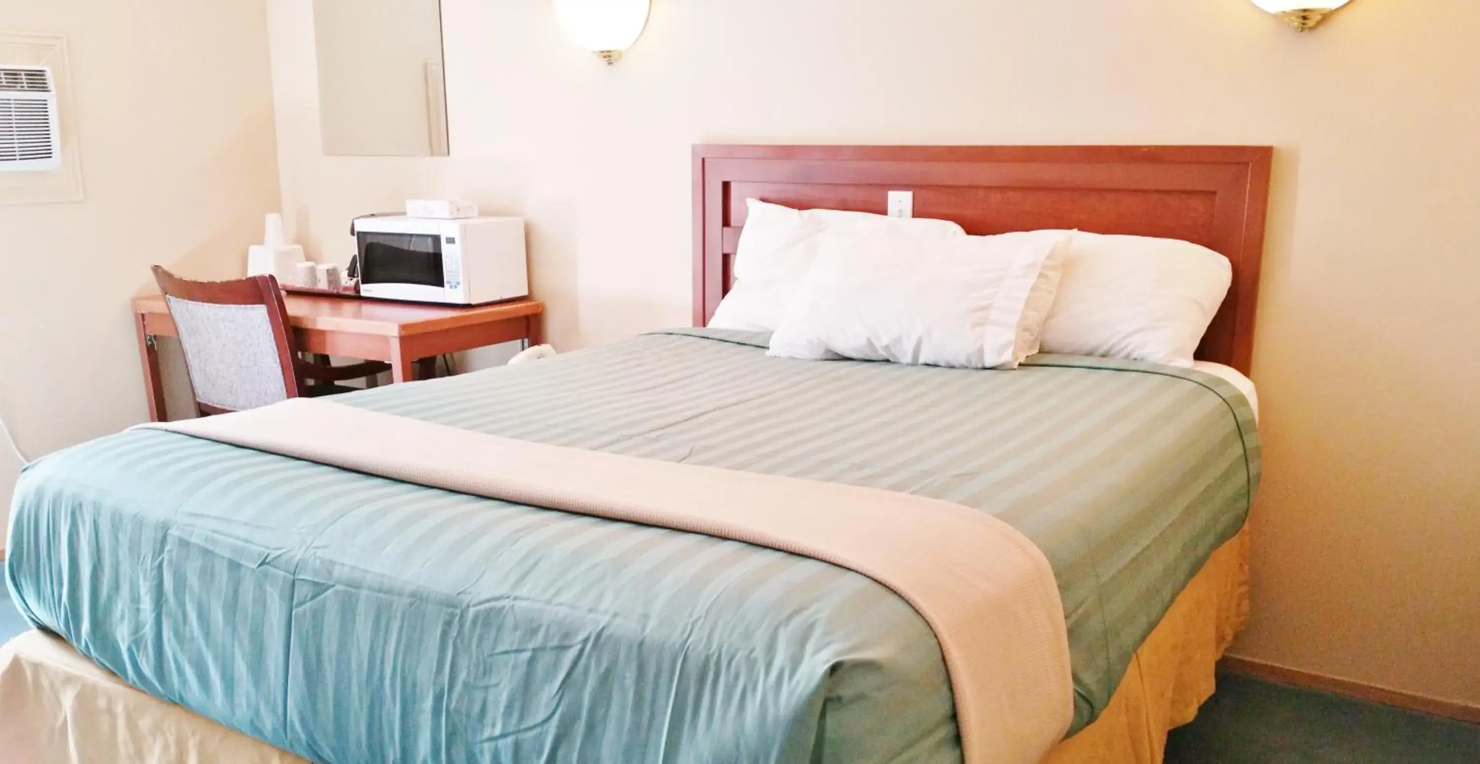 Bed in Alpine Motel Bed in Alpine Motel