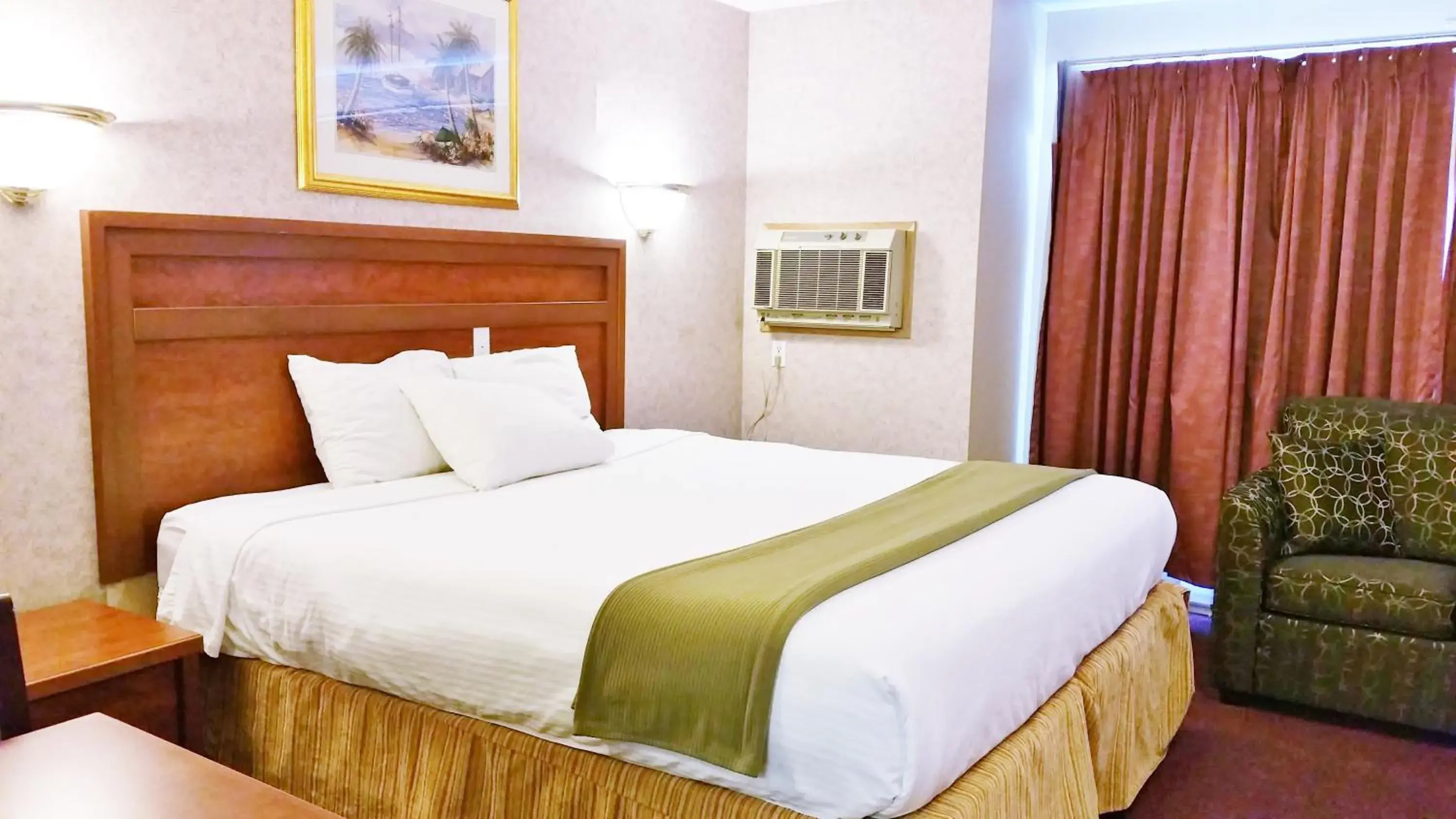 Queen Room in Alpine Motel Queen Room in Alpine Motel