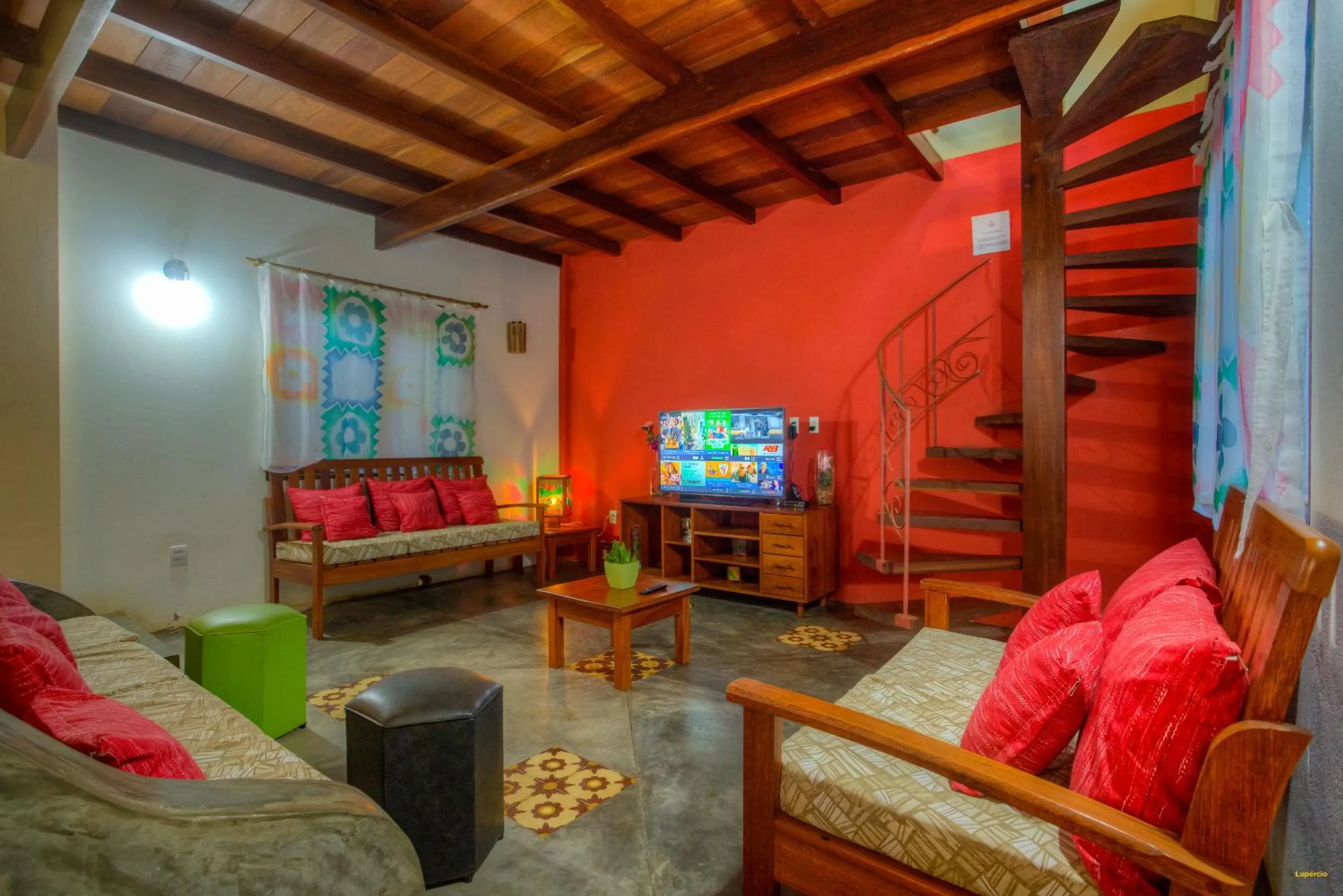 Communal lounge/ TV room in Pousada Maria Farinha