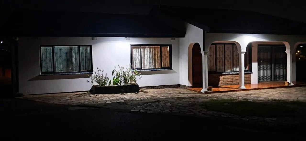 25 Jacaranda Lodge & Backpackers