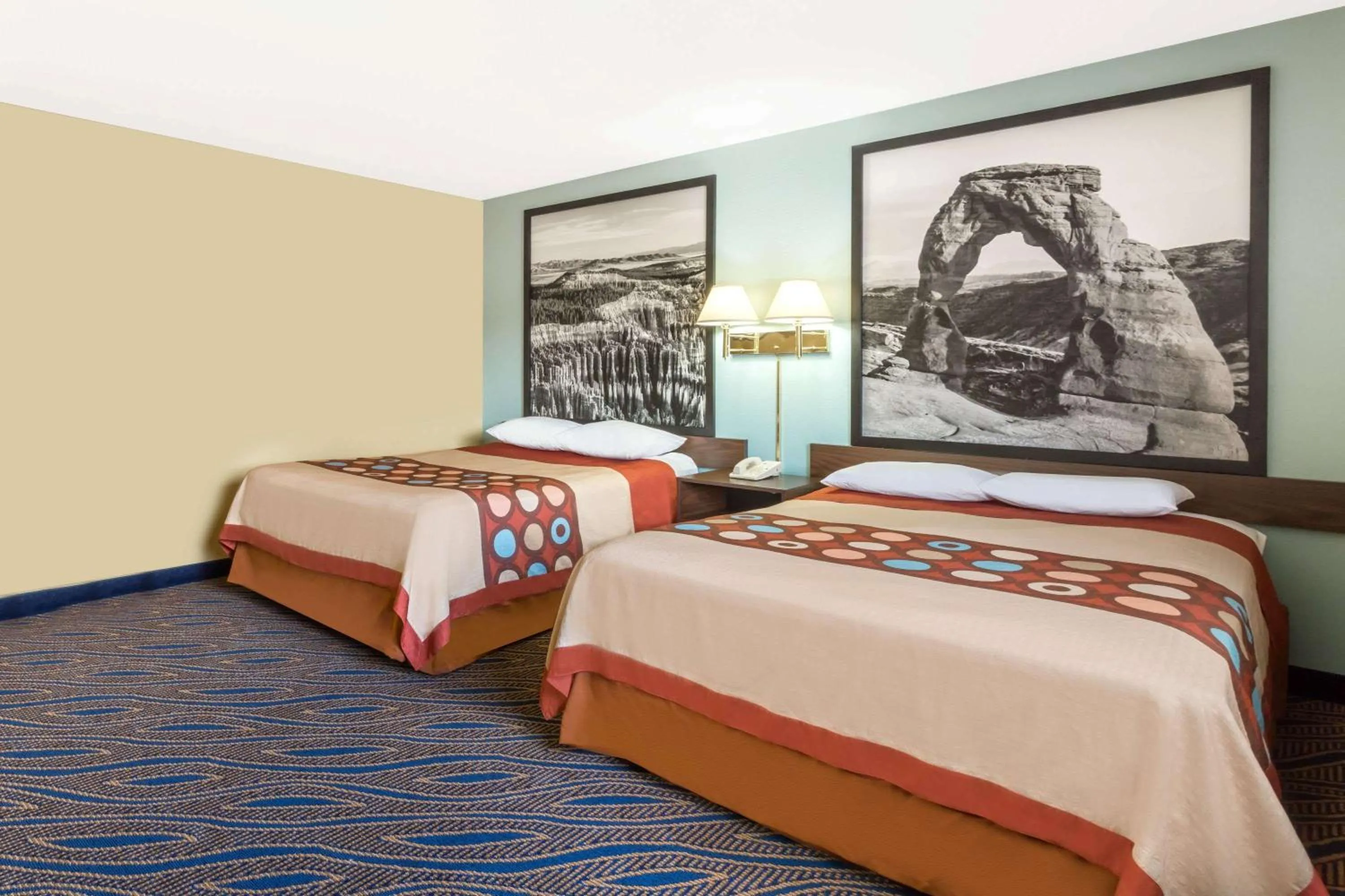 Photo of the whole room, Bed in Super 8 by Wyndham Cedar City