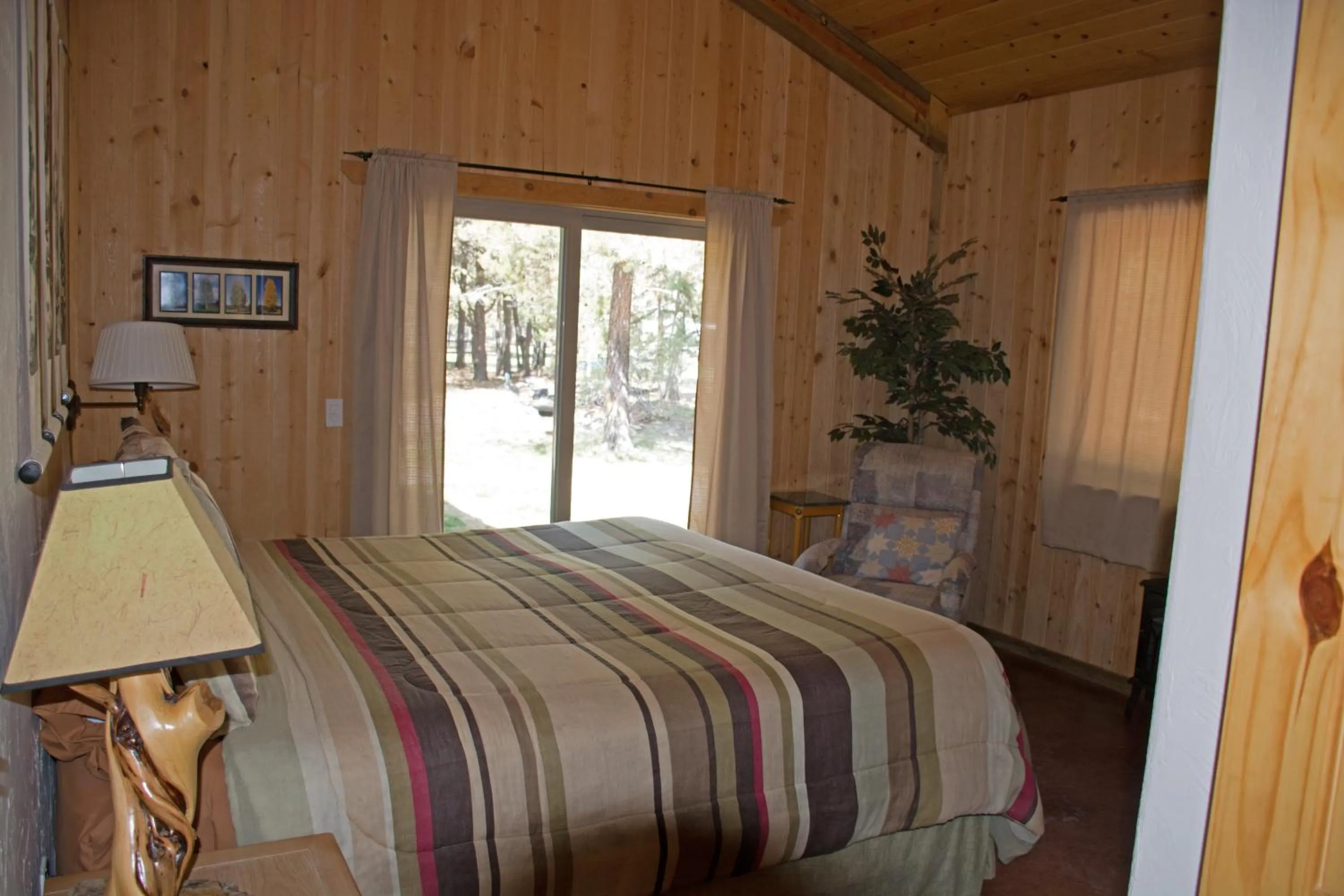 Bed in DiamondStone Guest Lodges