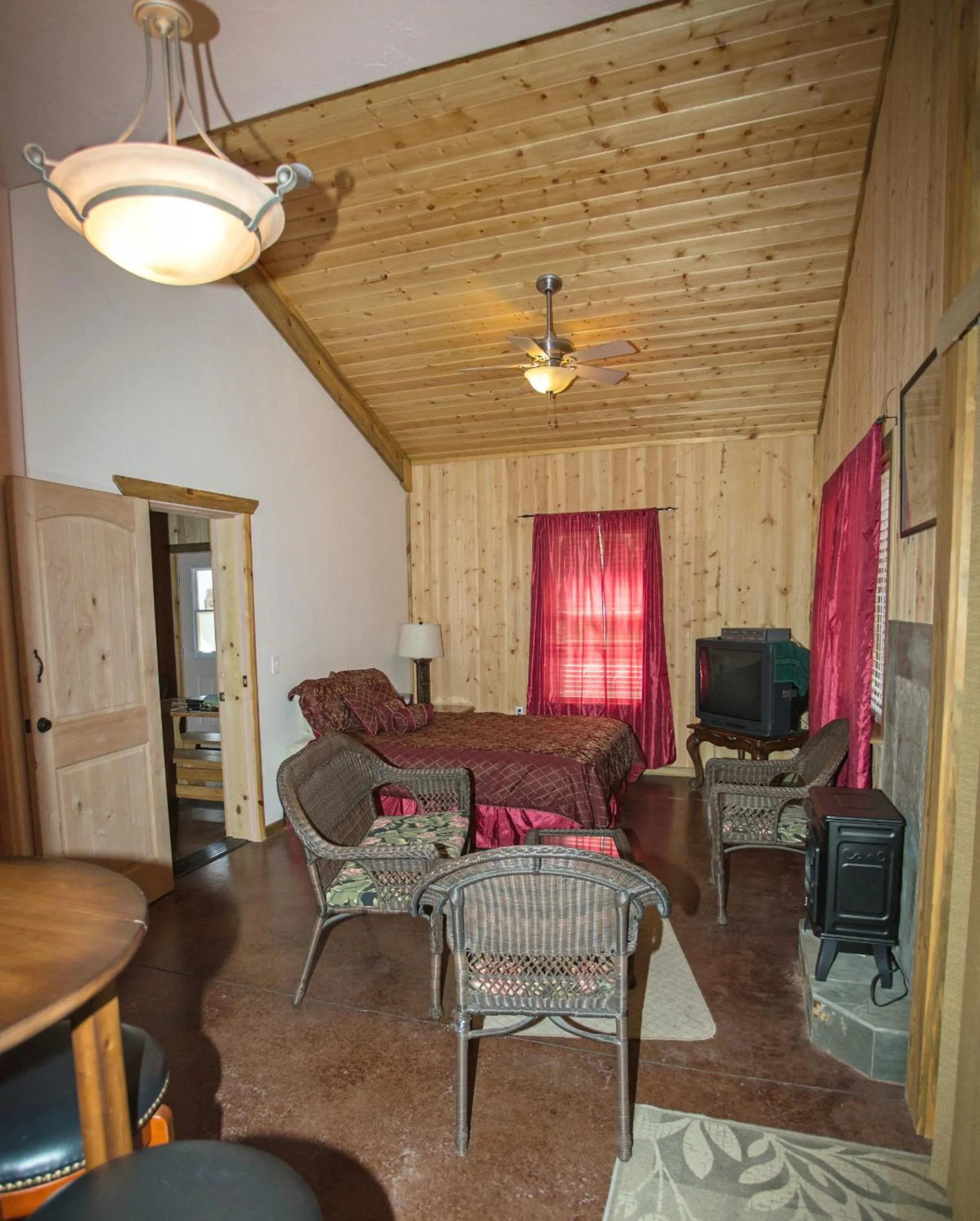 Bed in DiamondStone Guest Lodges