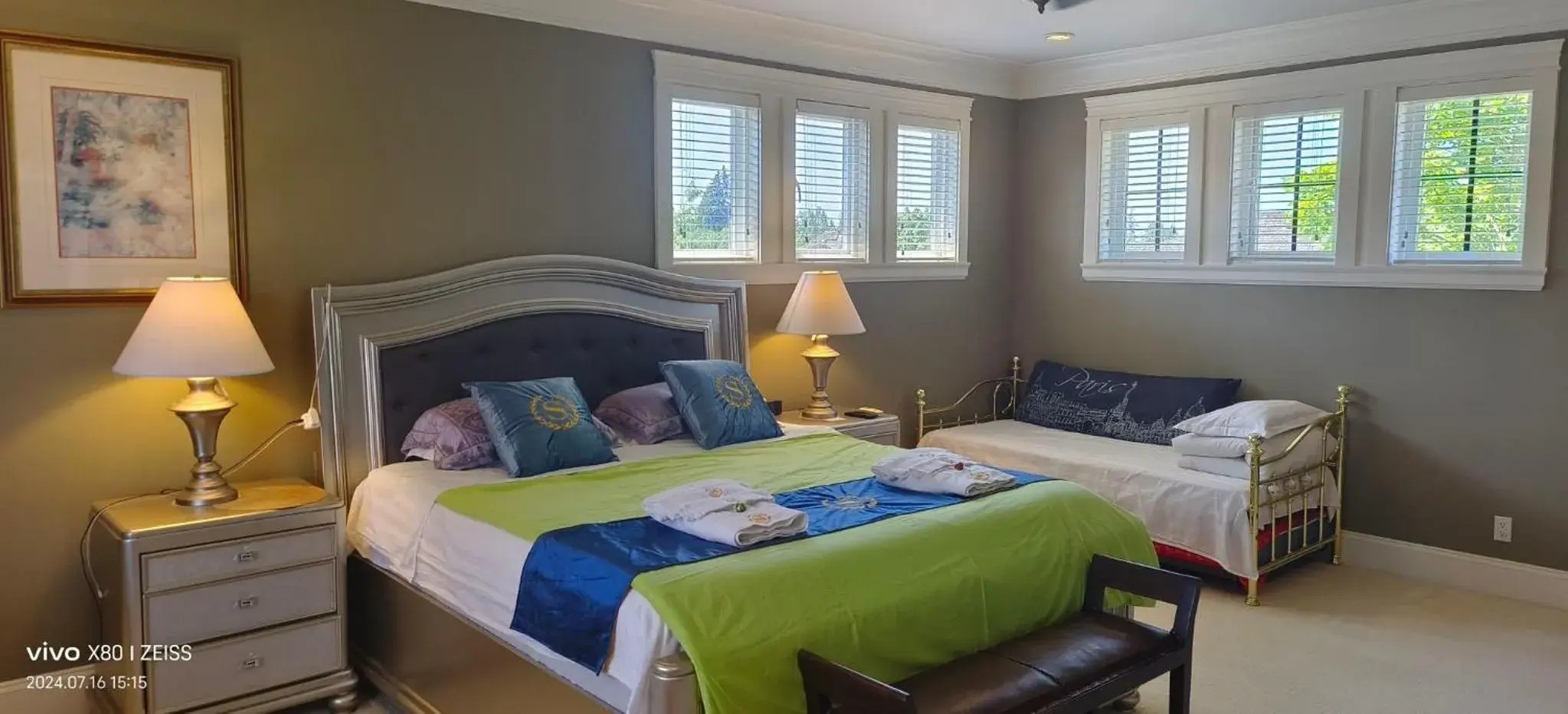 Deluxe King Suite in Sunny Island by White Rock B&B Deluxe King Suite in Sunny Island by White Rock B&B