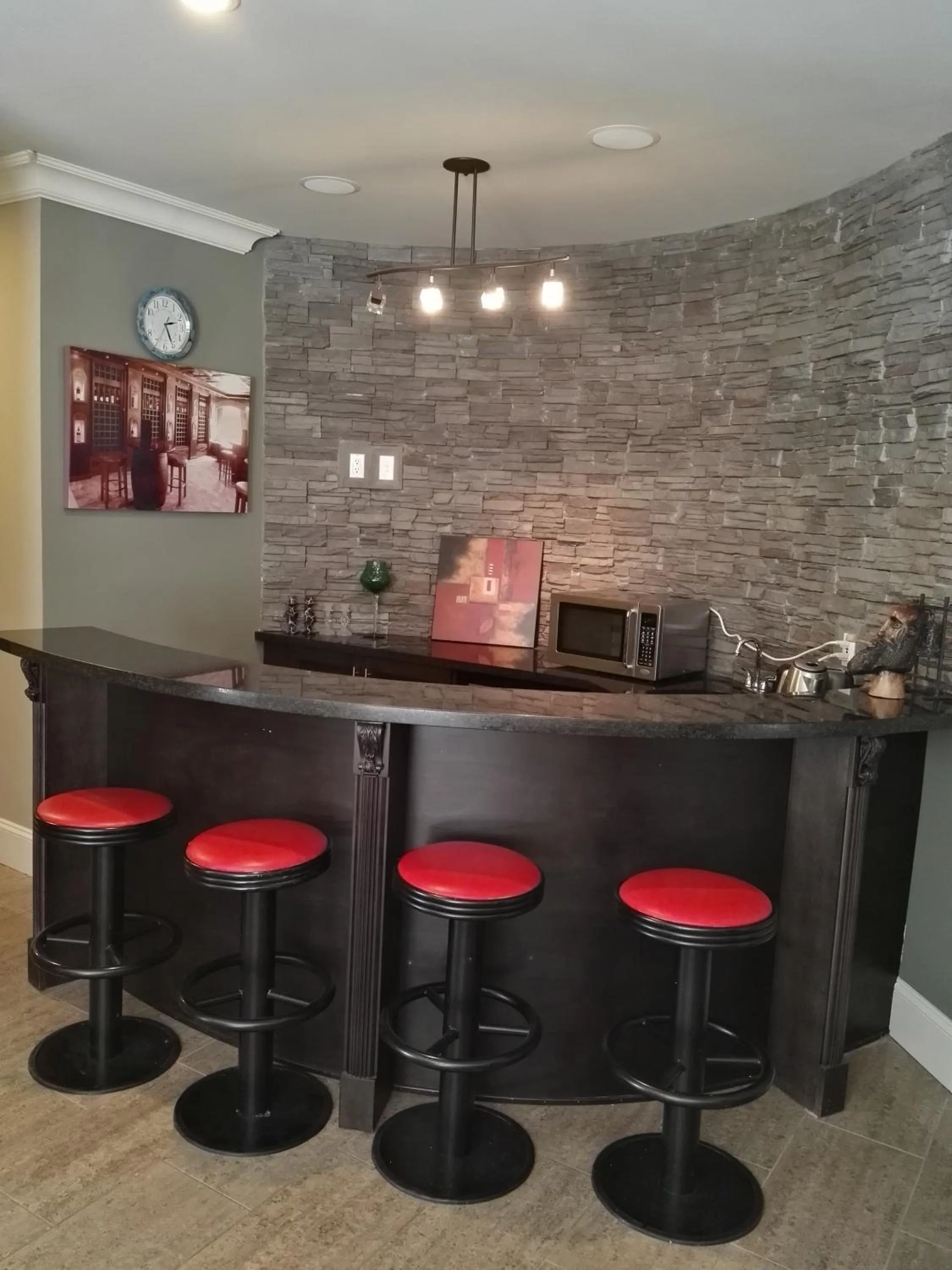 Kitchen or kitchenette in Sunny Island by White Rock B&B