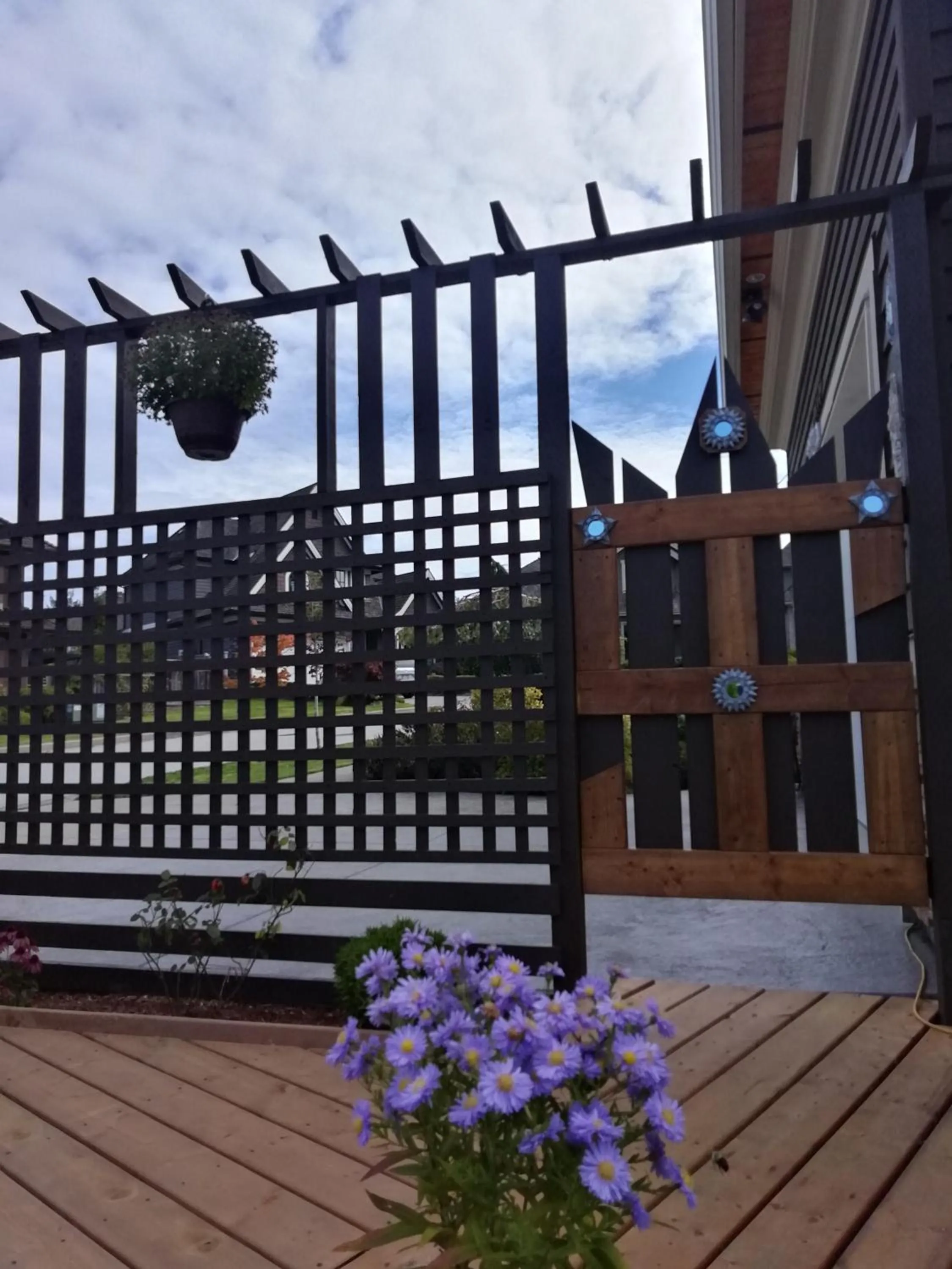 Property building in Sunny Island by White Rock B&B