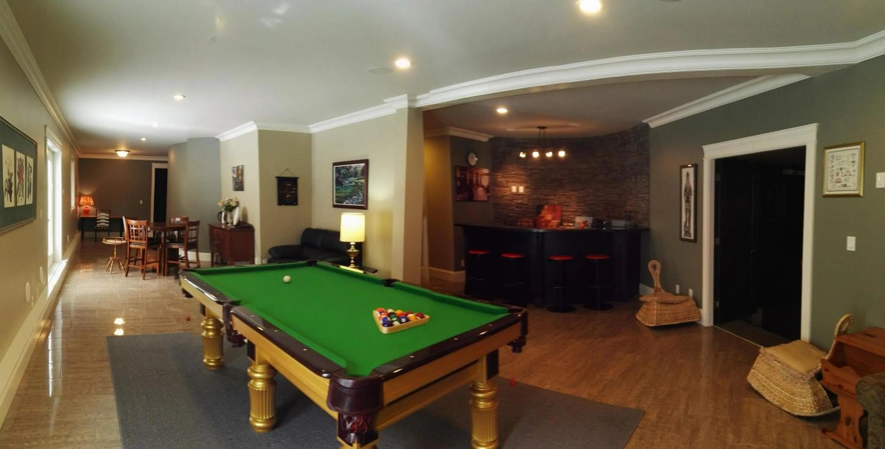 Billiard in Sunny Island by White Rock B&B