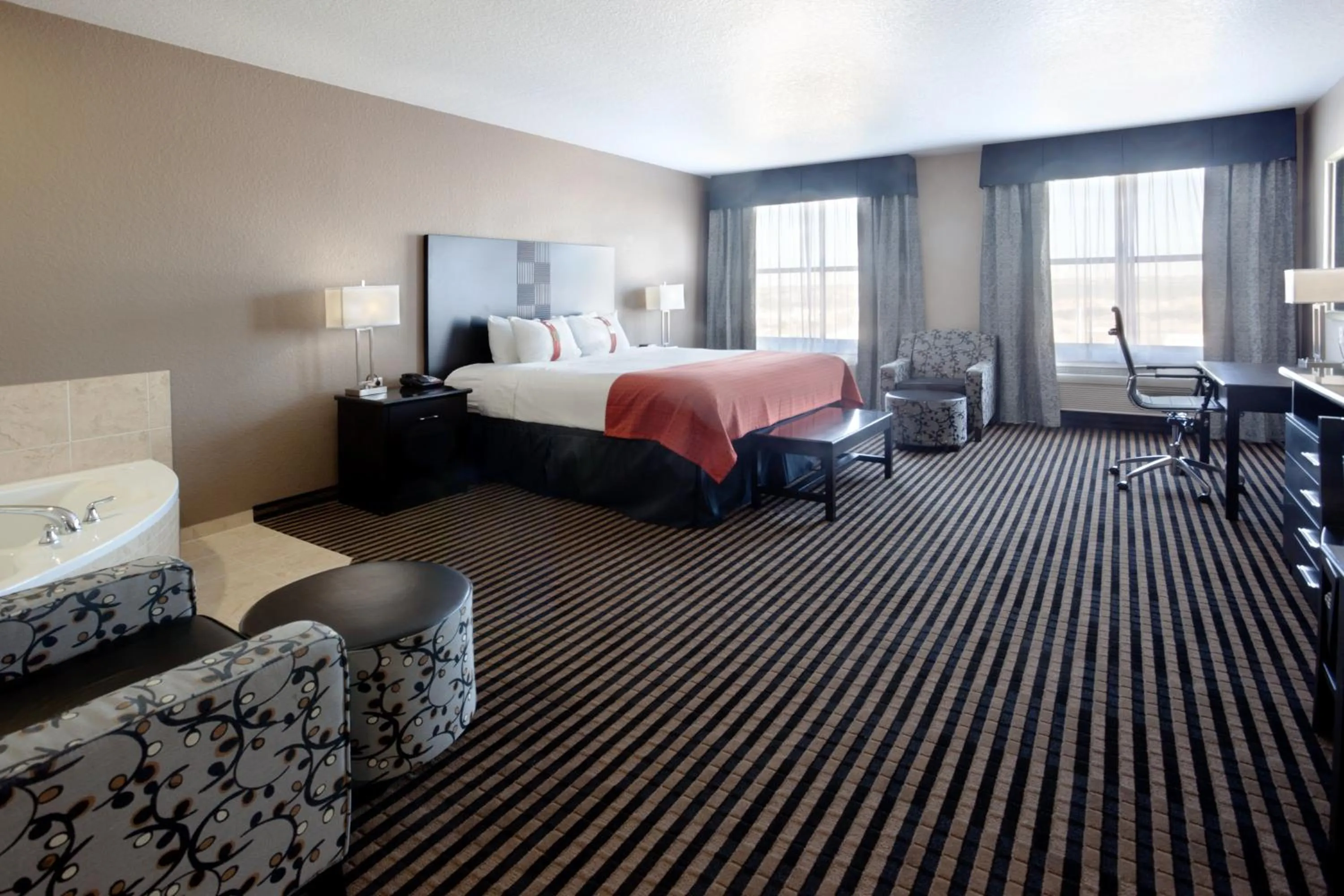 Photo of the whole room, Bed in Holiday Inn San Antonio North Stone Oak Area by IHG-Newly Renovated