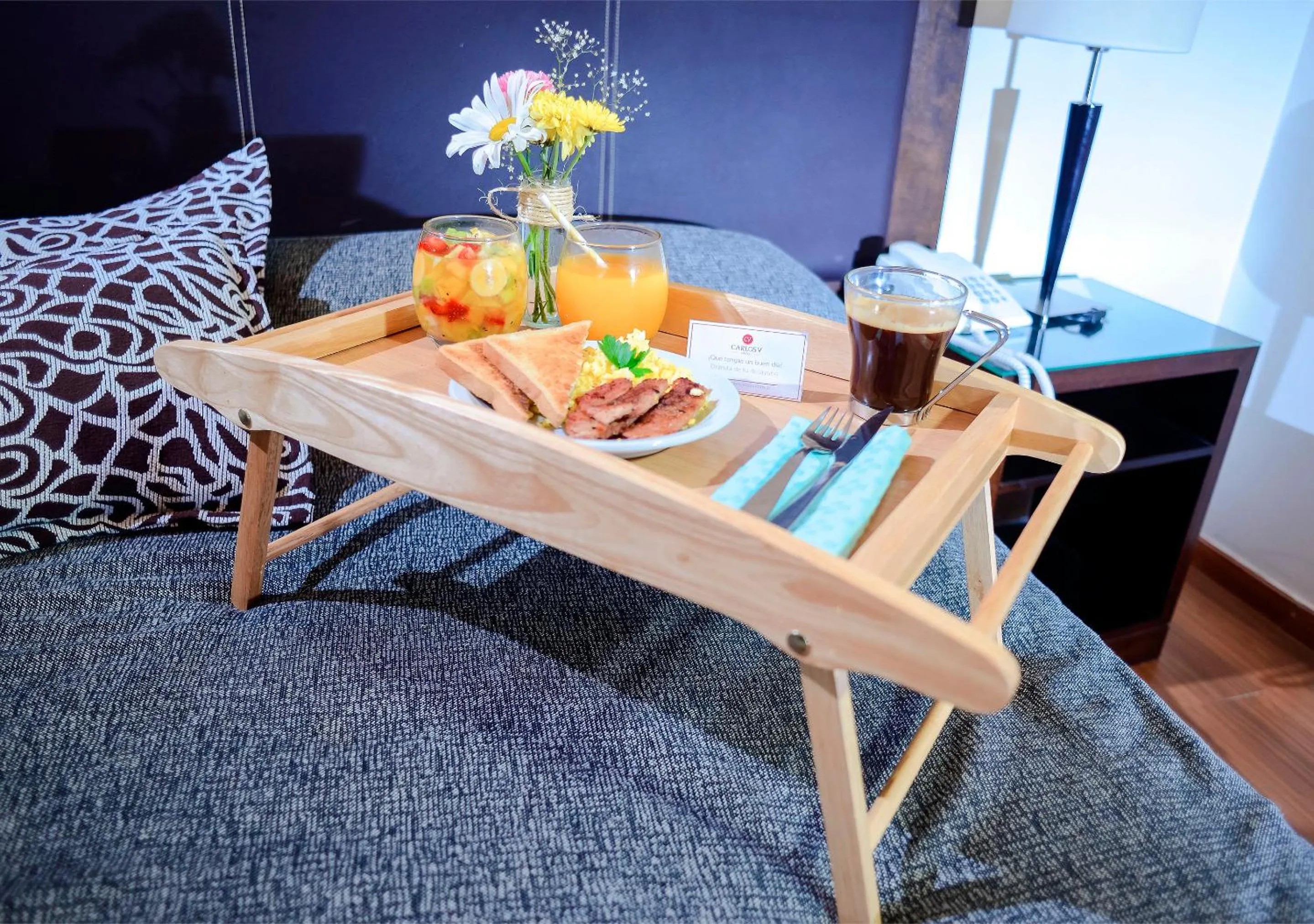 Breakfast, Bed in Hotel Carlos V
