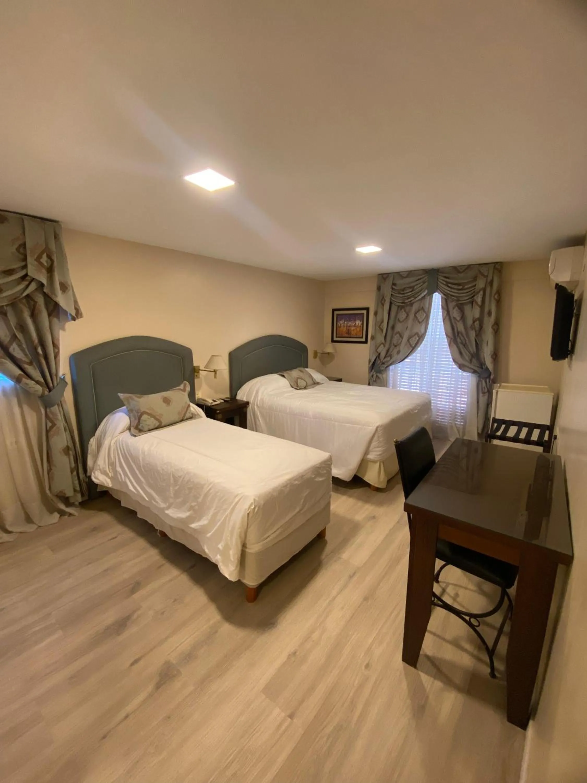 Bedroom, Bed in Hotel Metropol