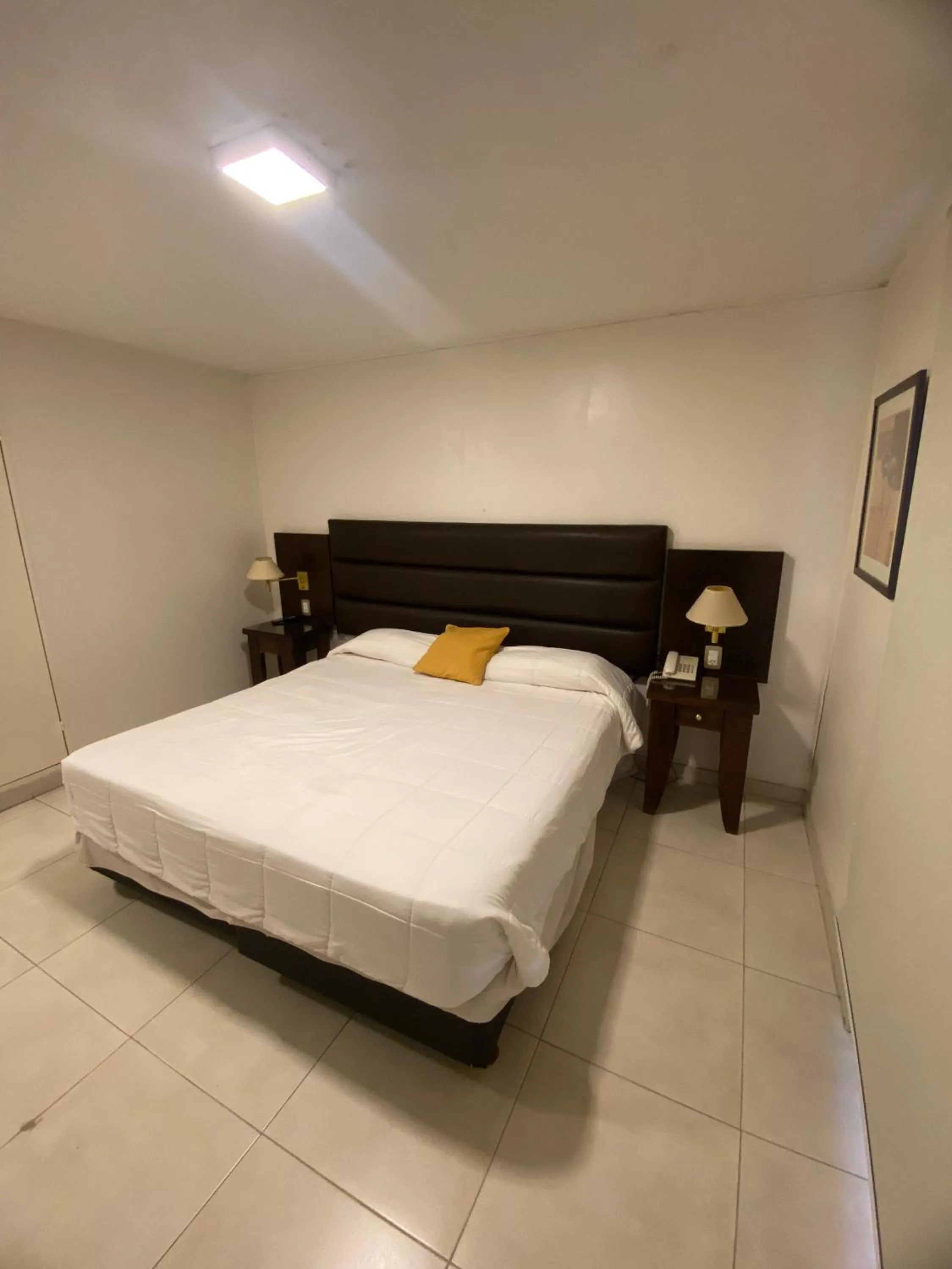 Bedroom, Bed in Hotel Metropol