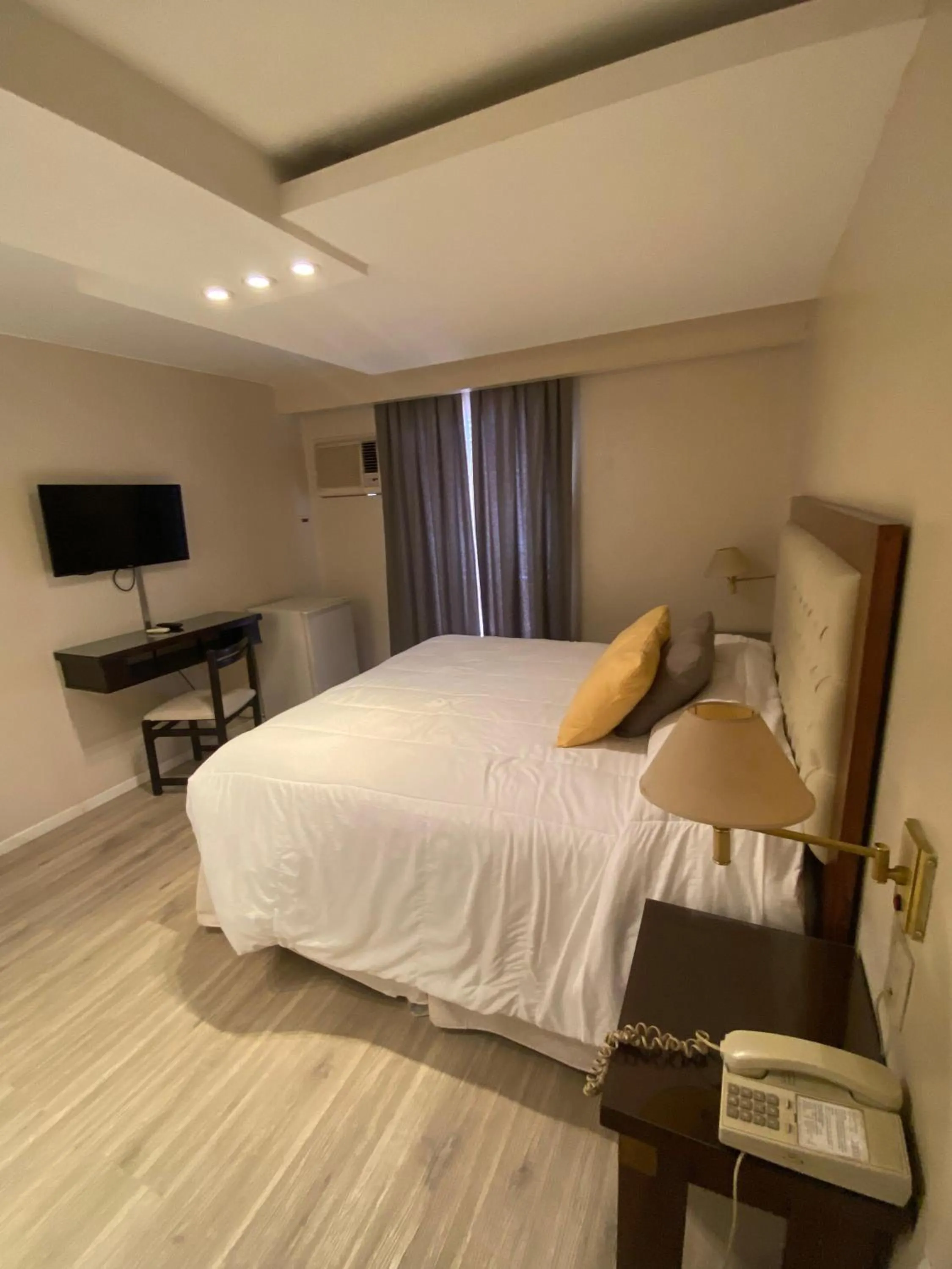 Bedroom, Bed in Hotel Metropol