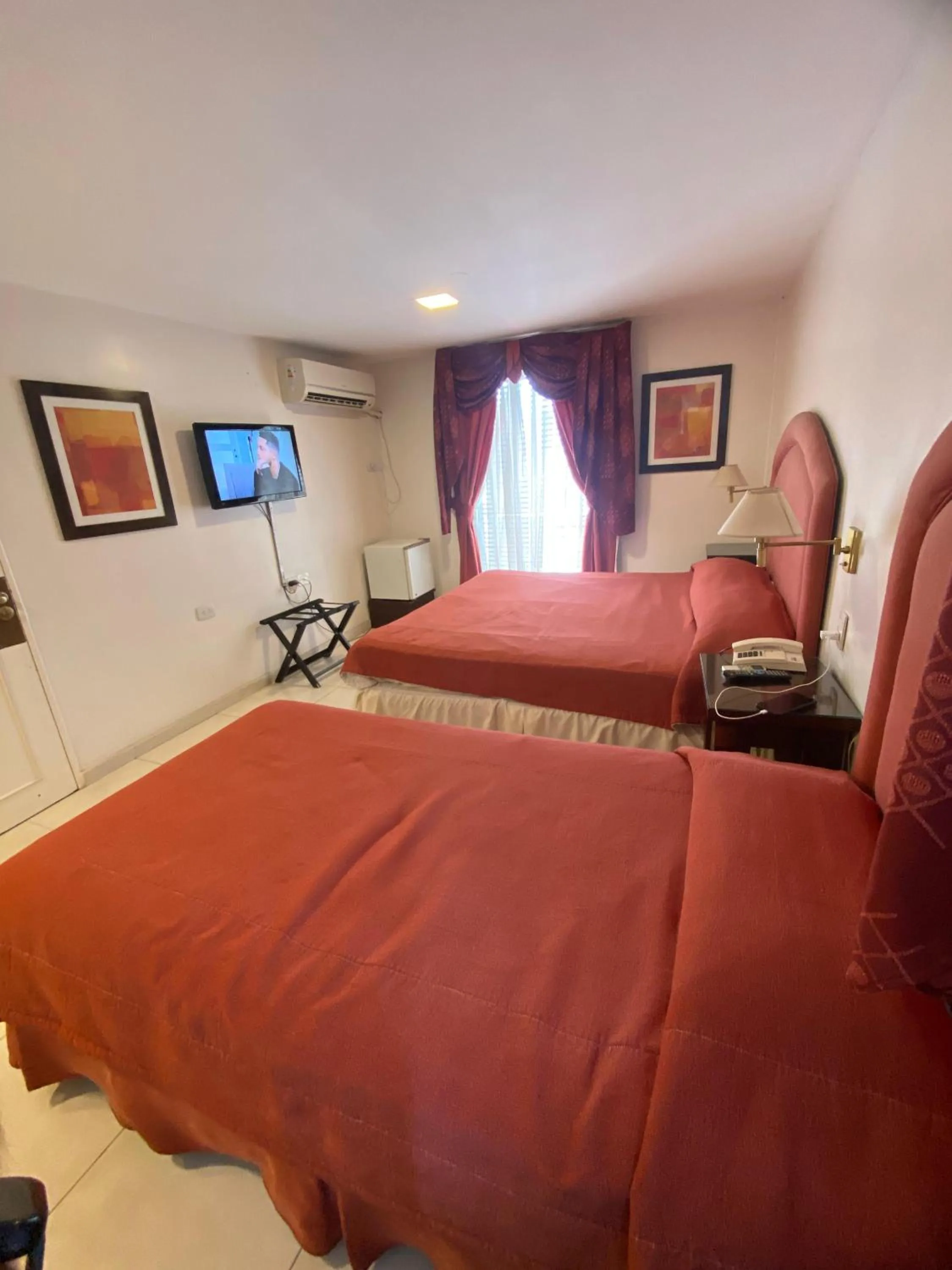 Bedroom, Bed in Hotel Metropol