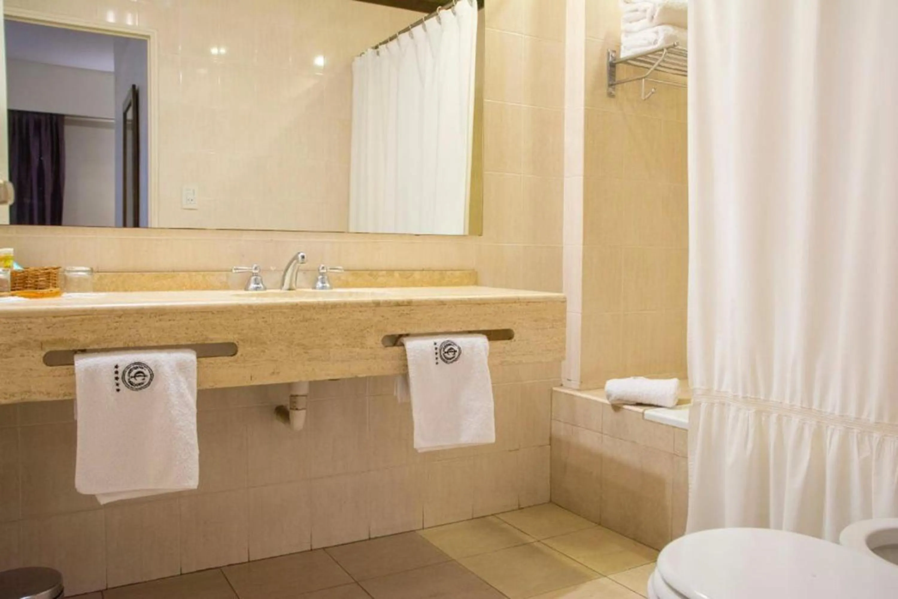 Shower in Hotel Catalinas Tucuman