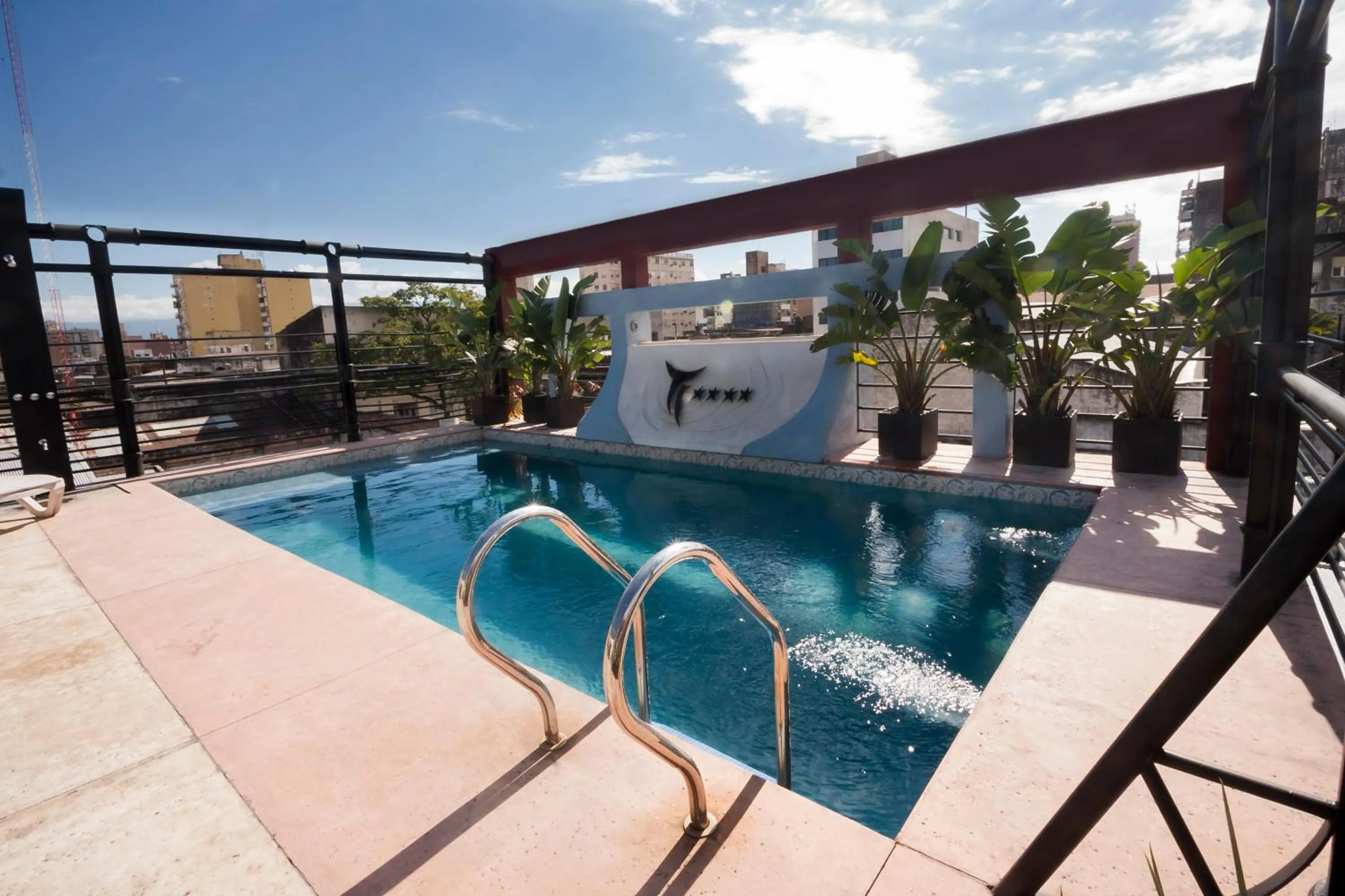 Swimming pool in Tucuman Center Suites&Business