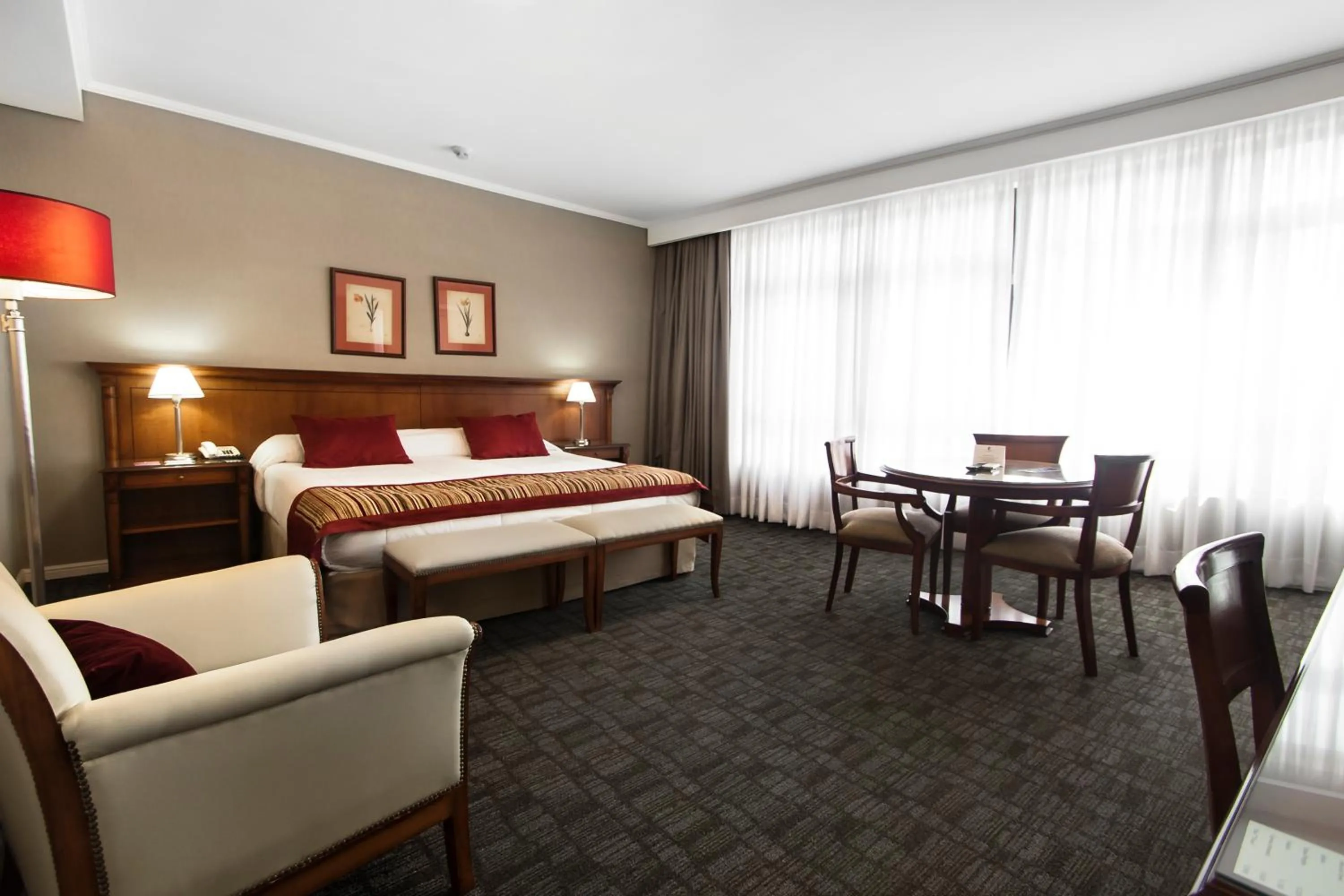 Photo of the whole room, Bed in Tucuman Center Suites&Business
