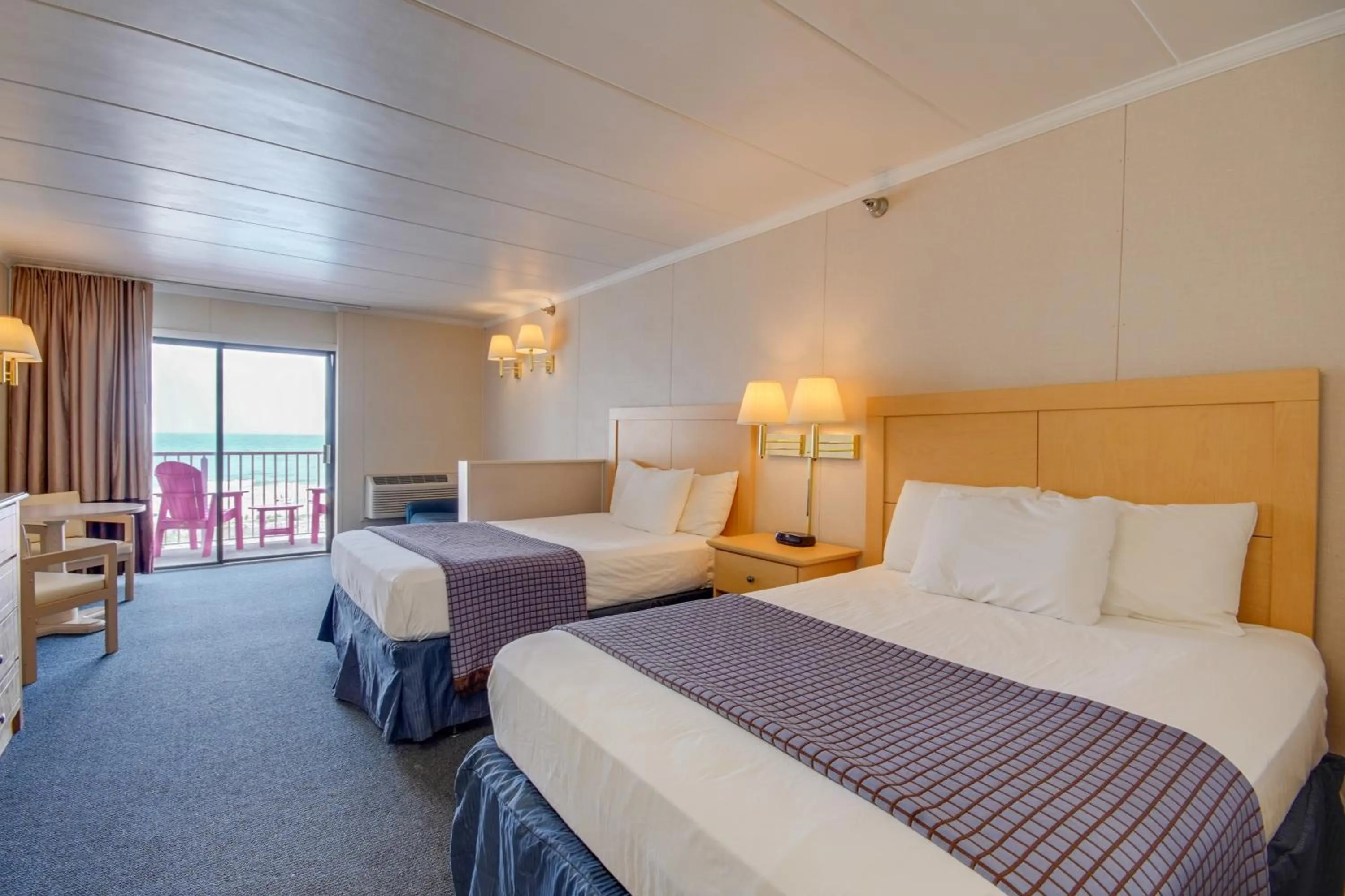 Bed in Flamingo Motel