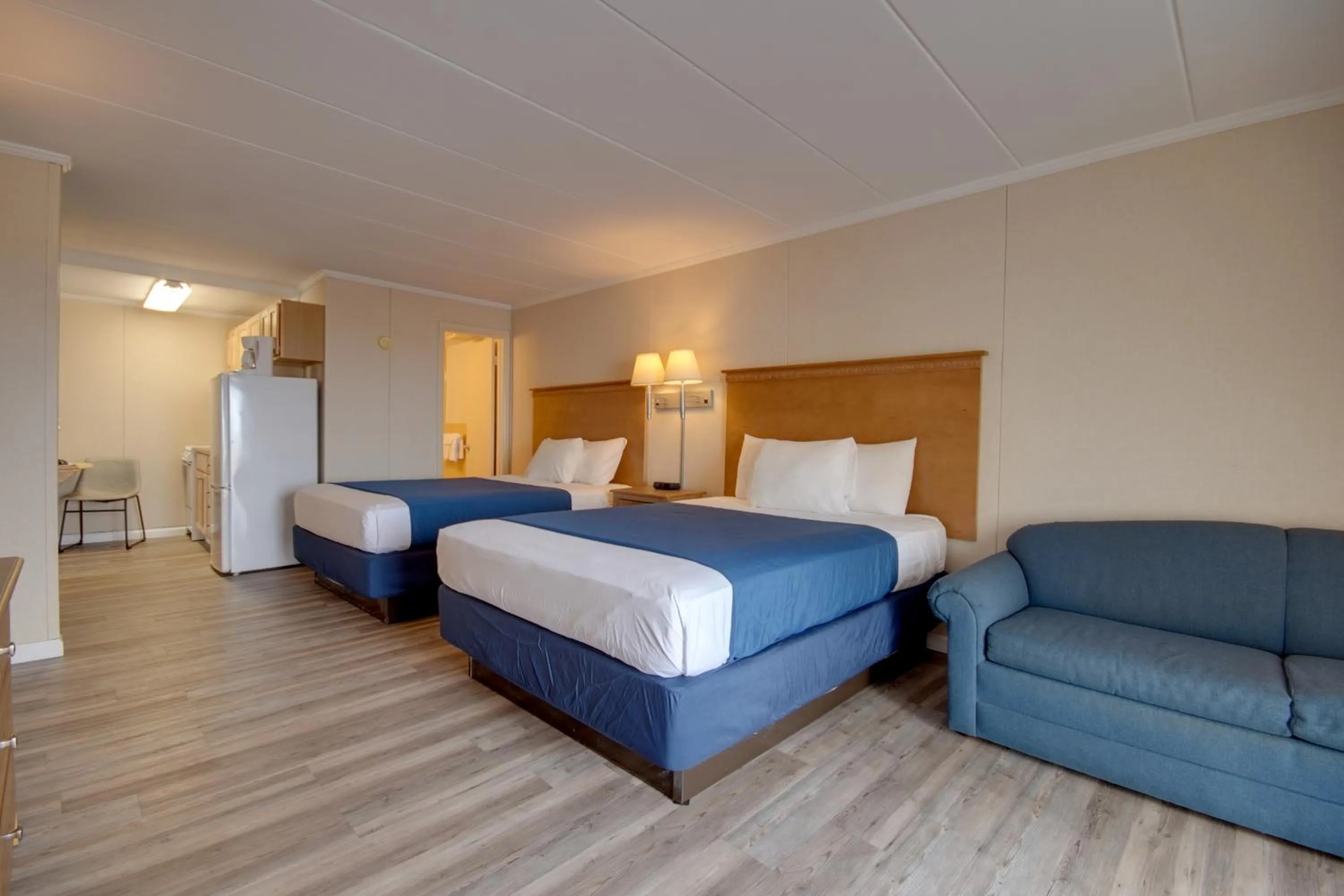 Photo of the whole room, Bed in Flamingo Motel