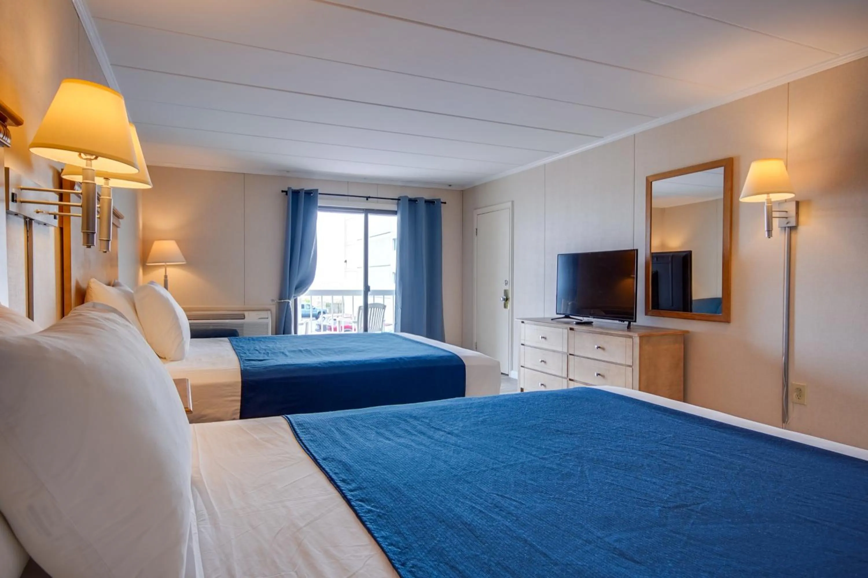 Bed in Flamingo Motel