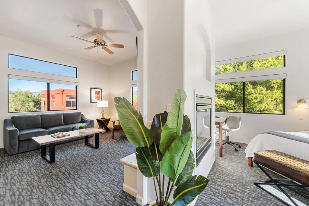 Living room, Bed in Las Posadas of Sedona