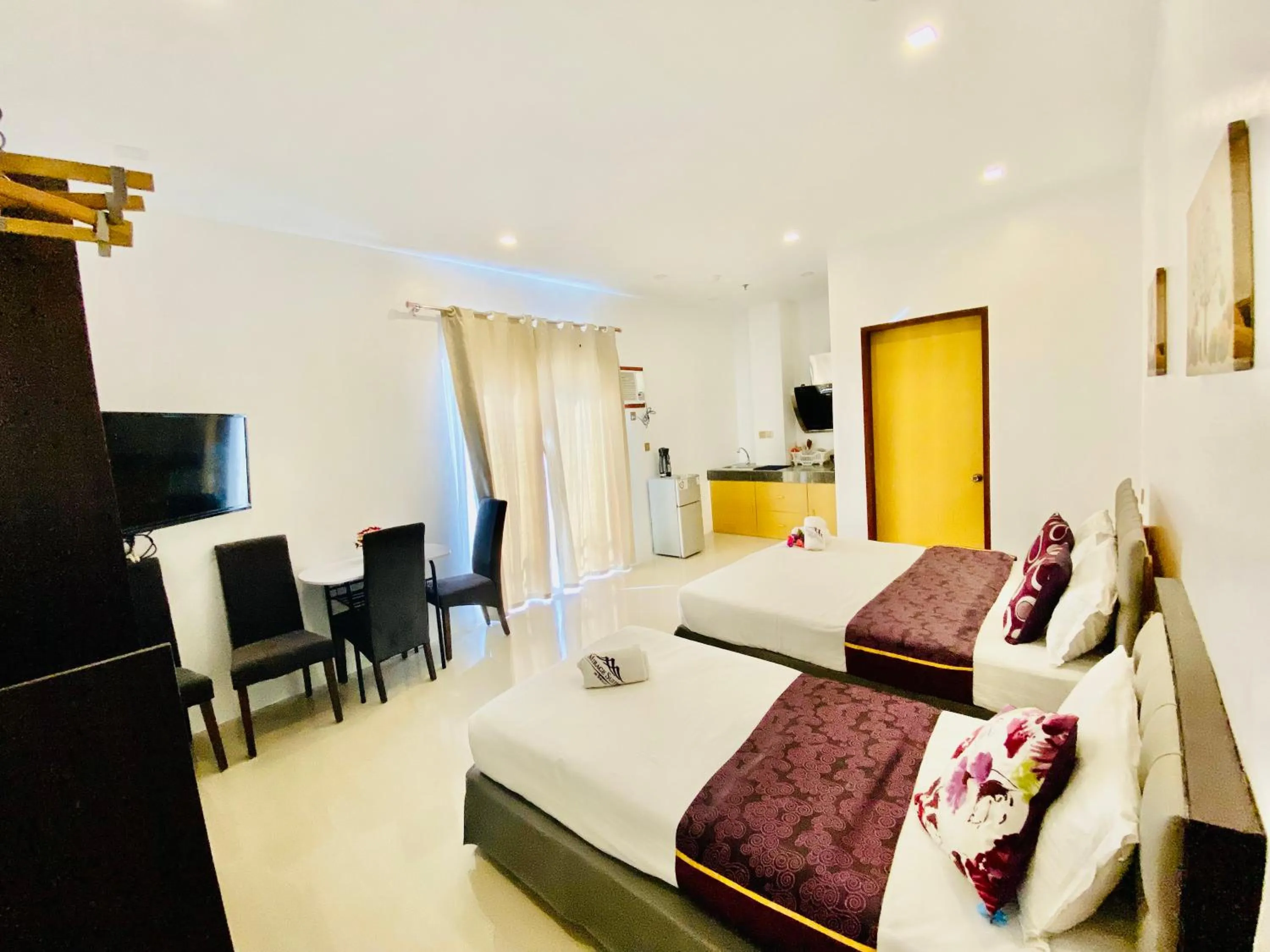 Bed in Mirage Suites de Boracay