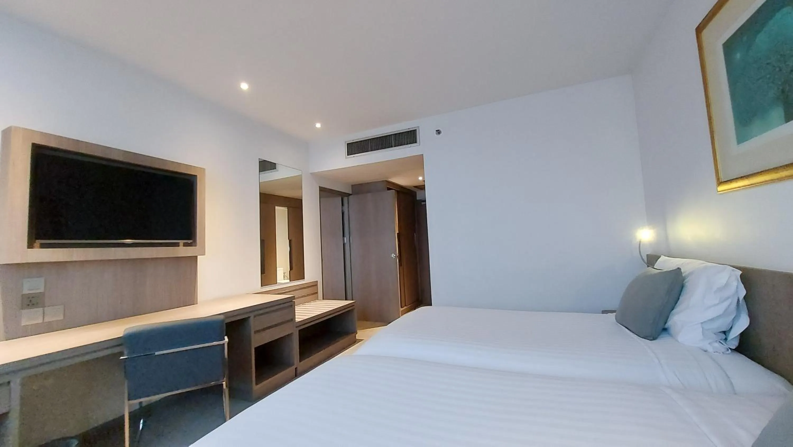 Bed in Novotel Bangkok Bangna