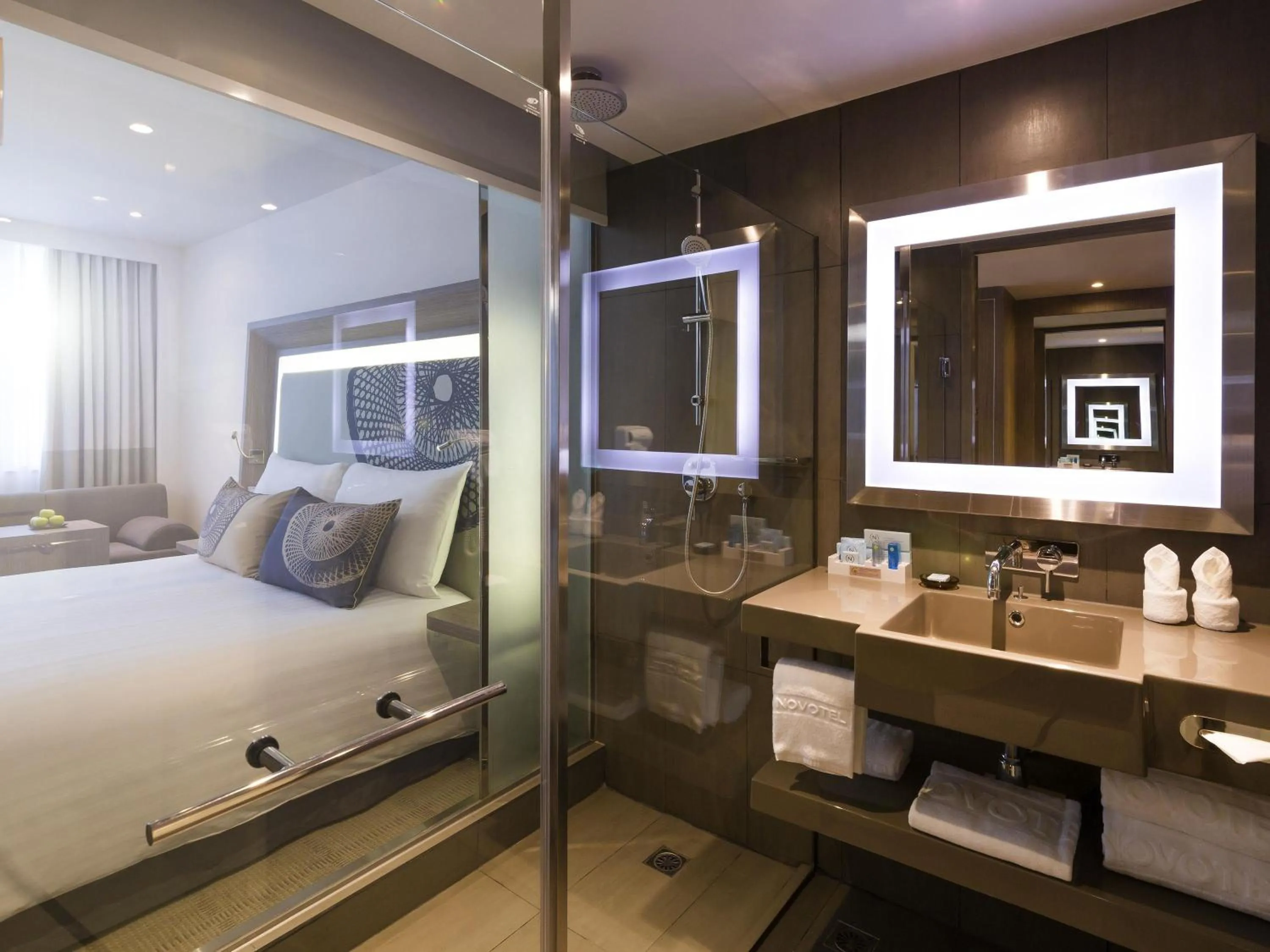 Bedroom, Bed in Novotel Bangkok Bangna