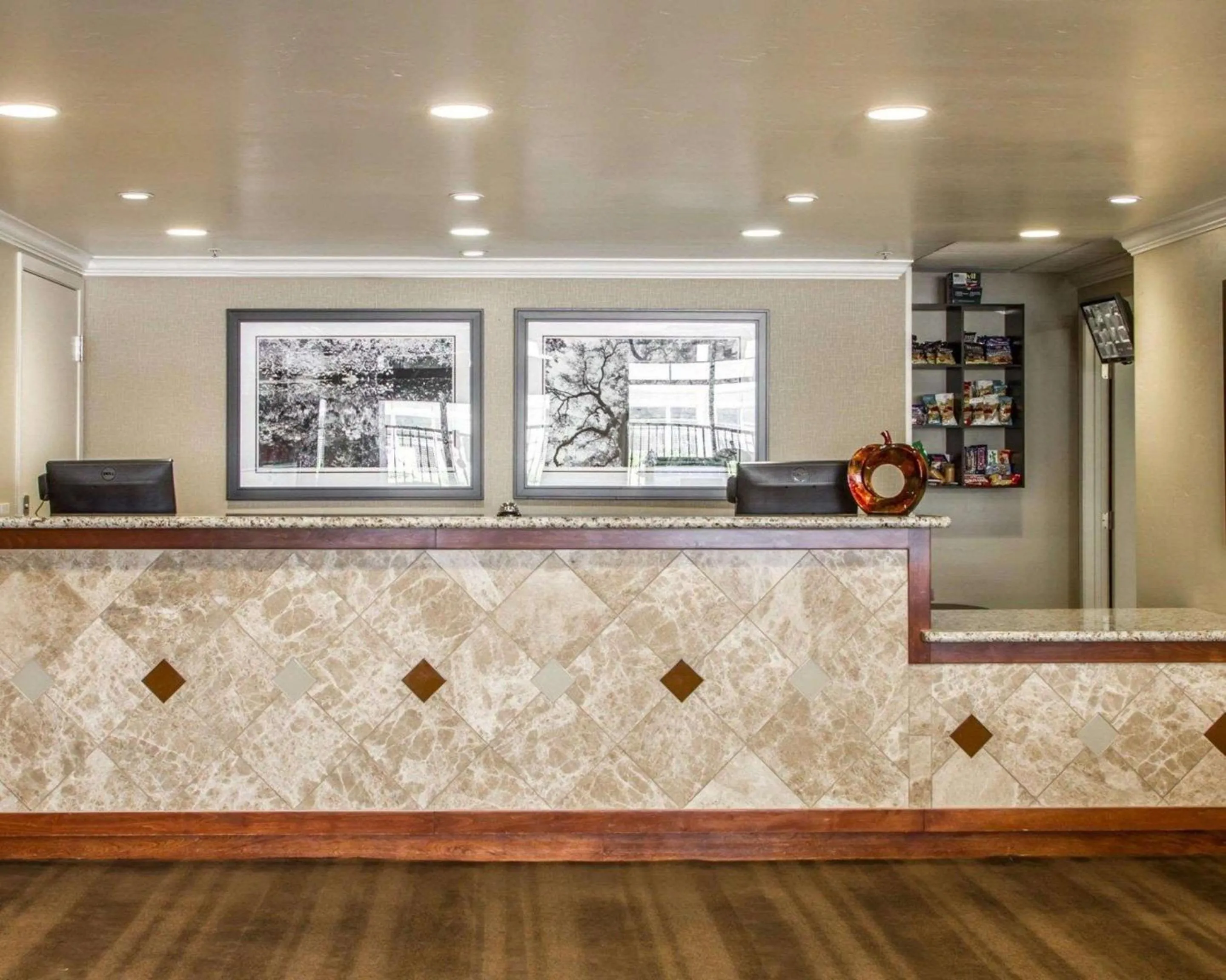 Lobby or reception in Hotel Med Park, an Ascend Collection Hotel