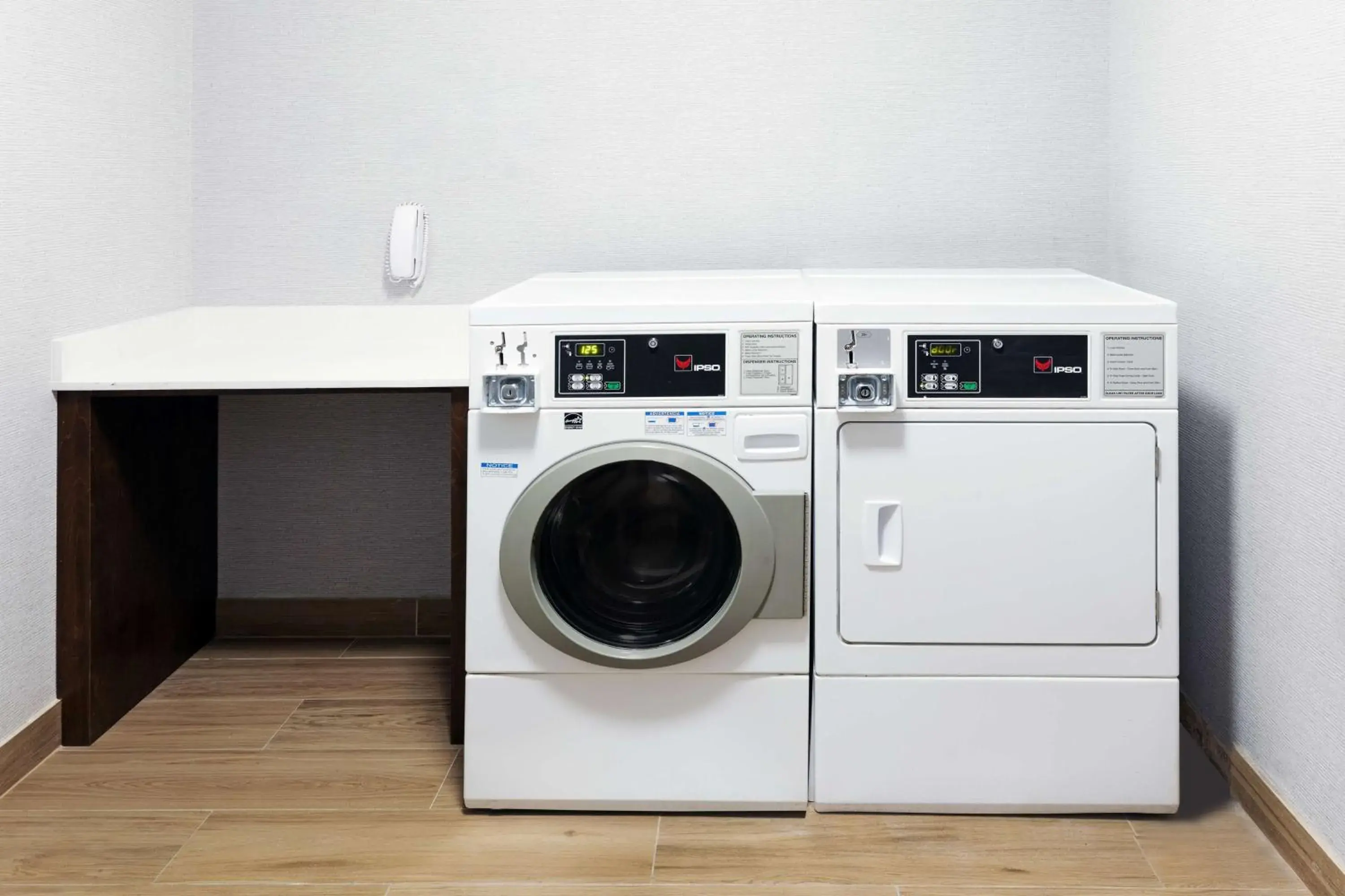 Property building in Hampton Inn & Suites Dallas I-30 Cockrell Hill, Tx Property building in Hampton Inn & Suites Dallas I-30 Cockrell Hill, Tx