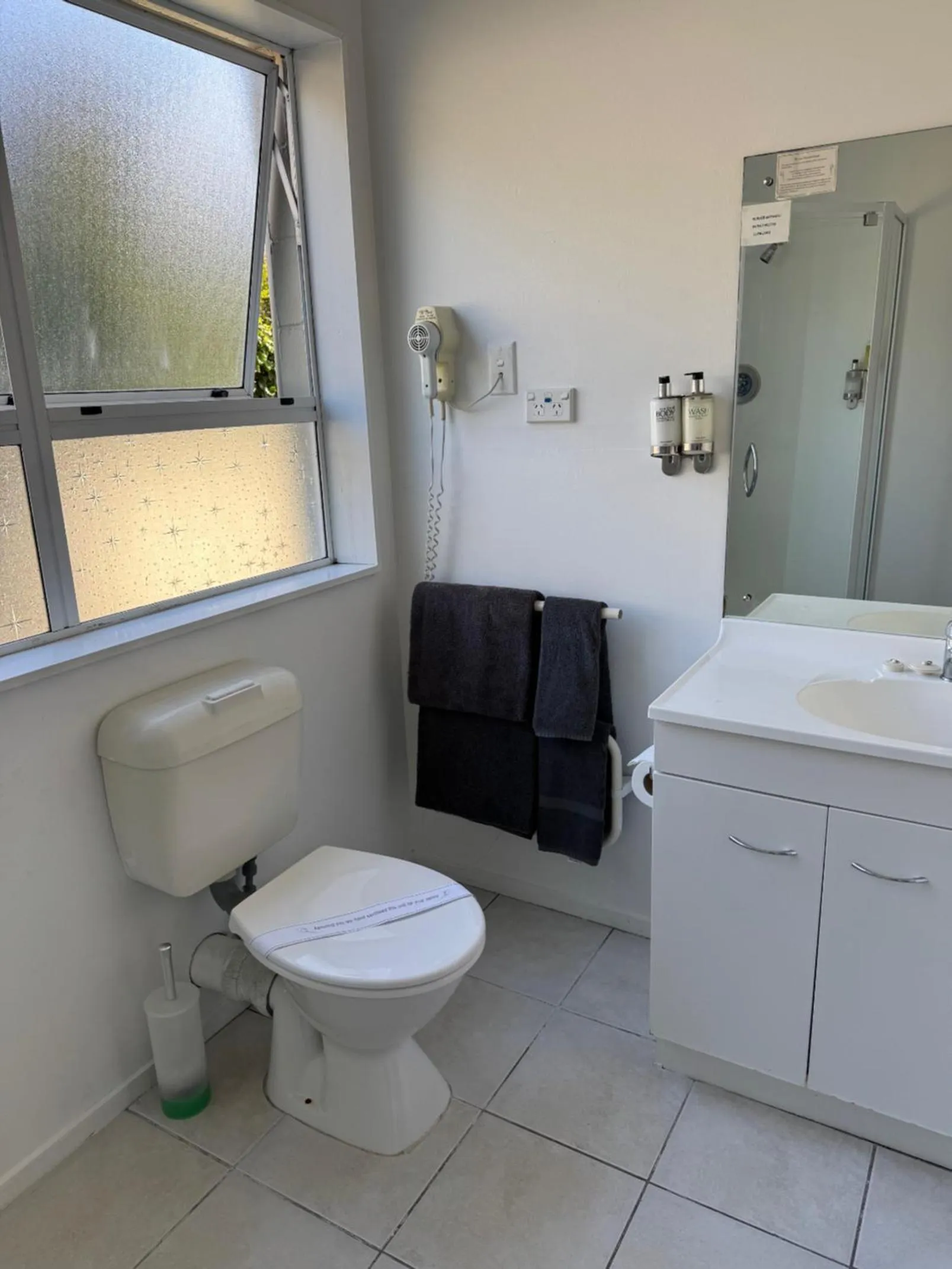 Toilet in Aldan Lodge