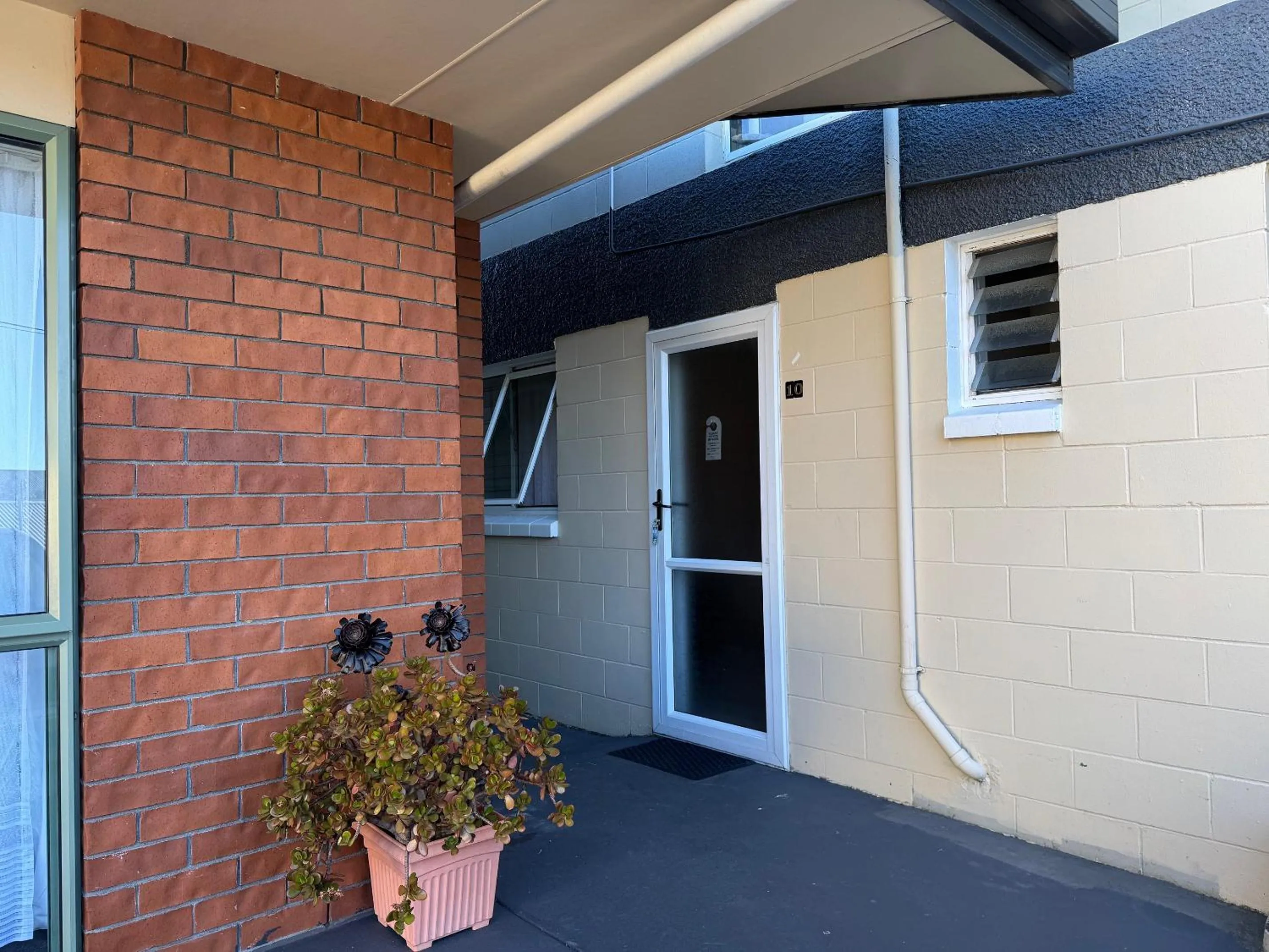 Facade/entrance in Aldan Lodge