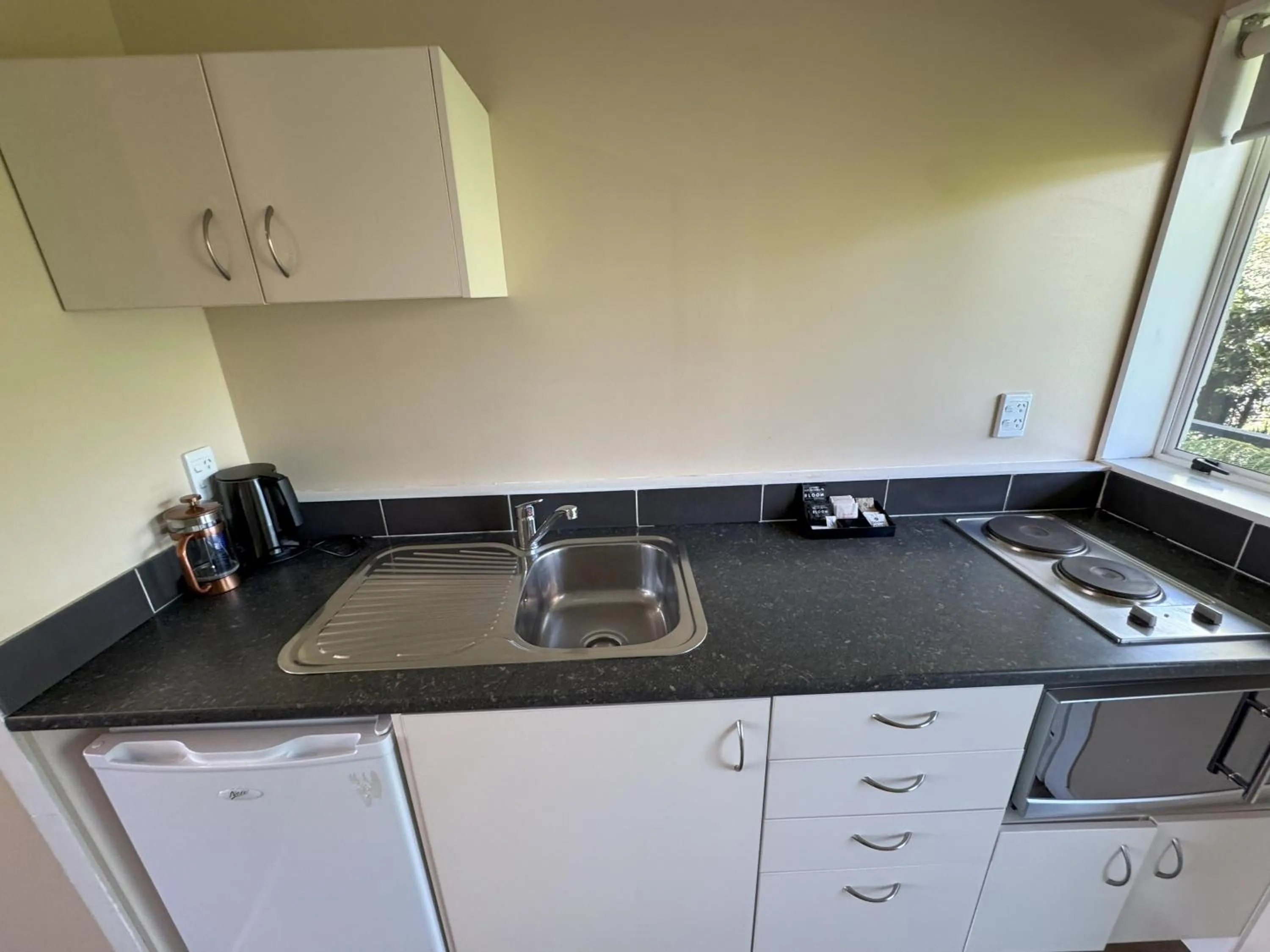 Kitchen or kitchenette in Aldan Lodge