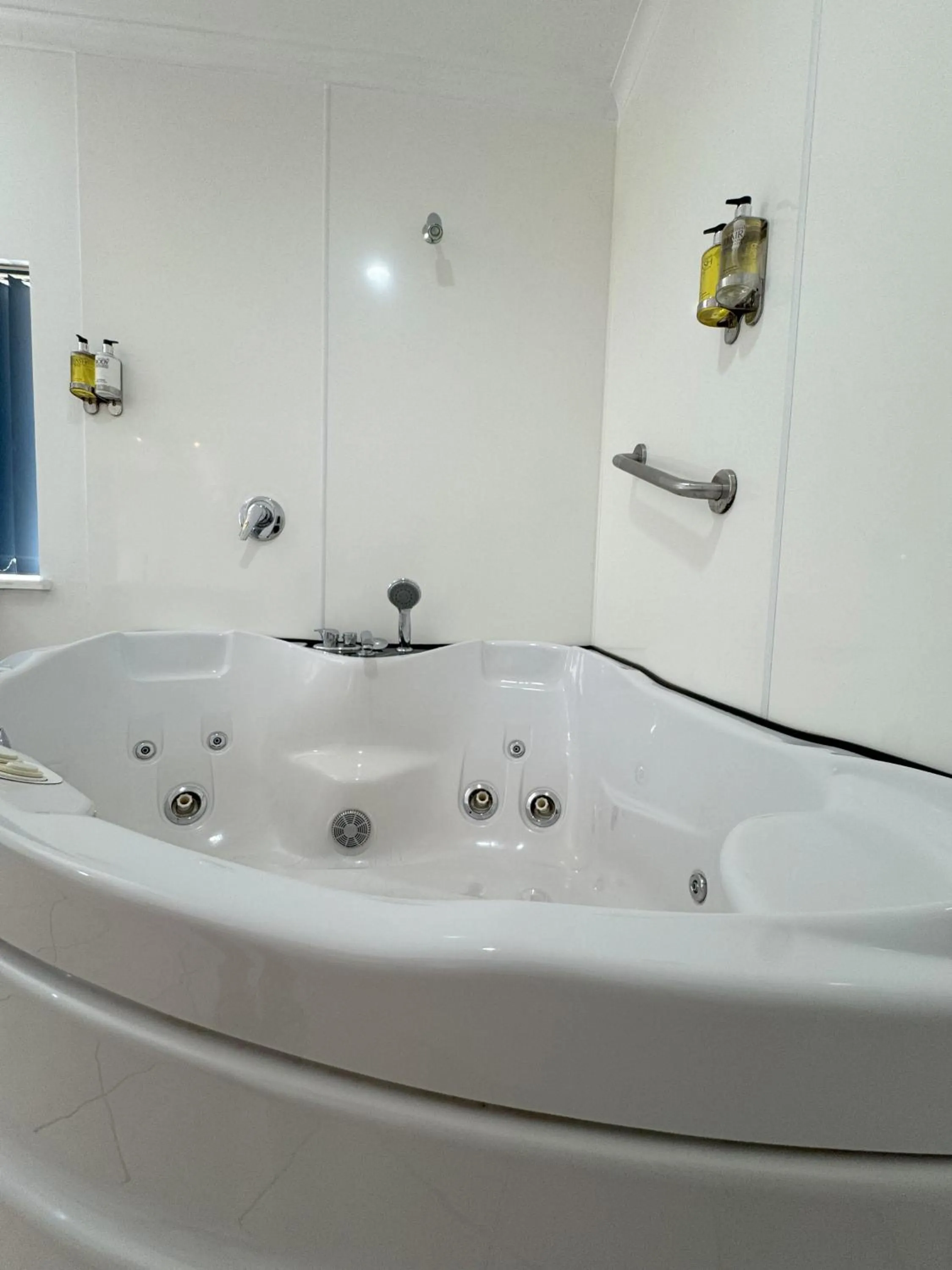 Bathroom in Aldan Lodge