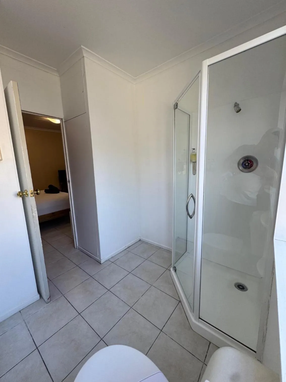 Shower in Aldan Lodge