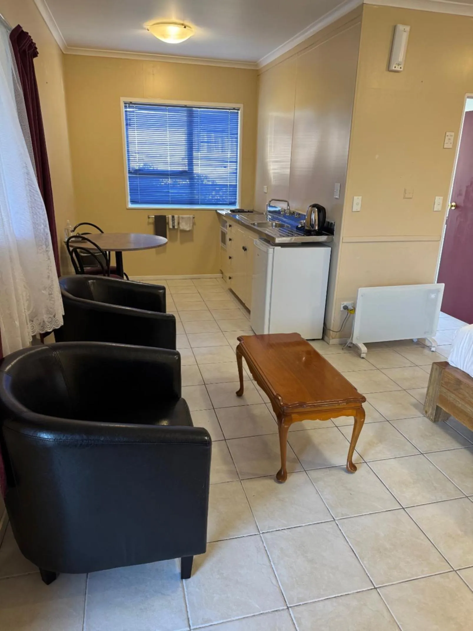 Kitchen or kitchenette in Aldan Lodge