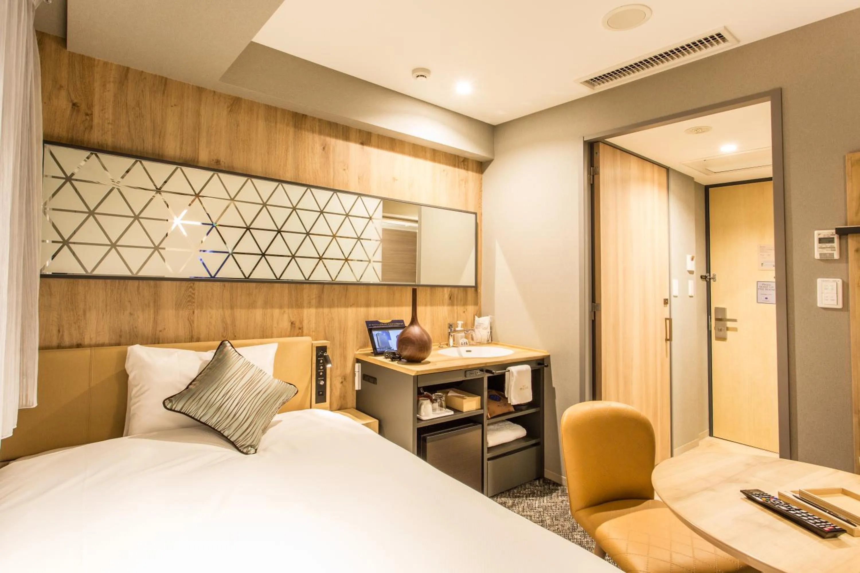 Photo of the whole room, Bed in Hotel Musse Ginza Meitetsu